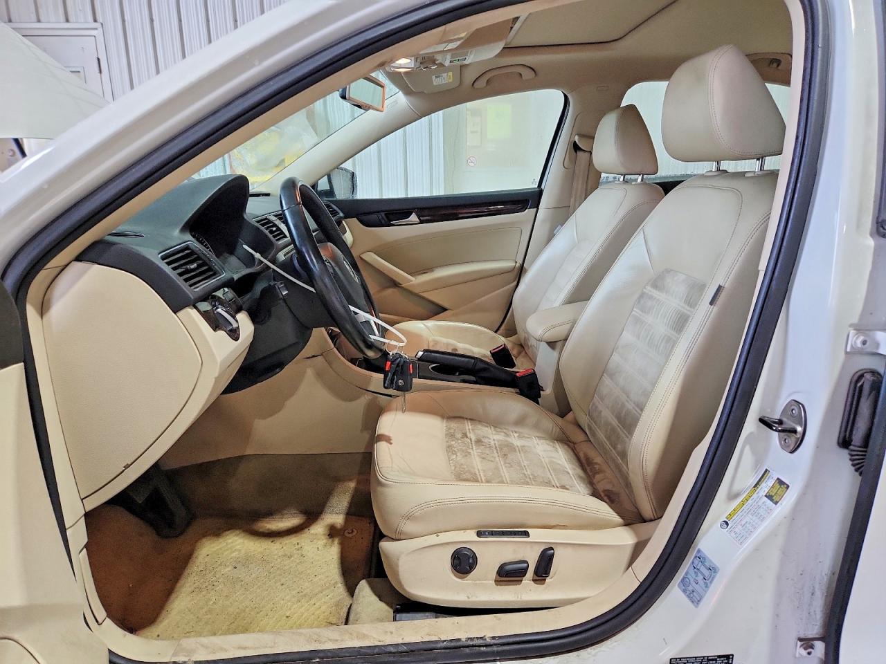 2014 Volkswagen Passat Sel White vin: 1VWCM7A34EC023786