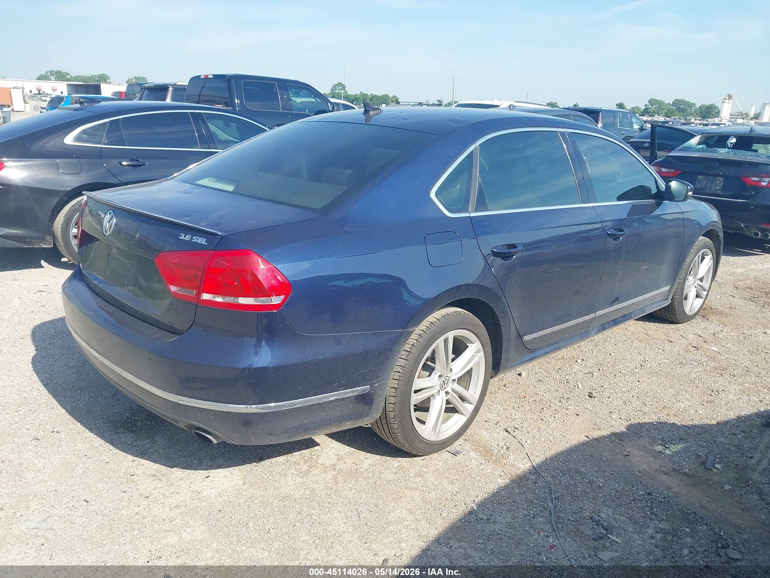 2013 Volkswagen Passat 3.6l V6 Sel Premium Blue vin: 1VWCM7A35DC147211
