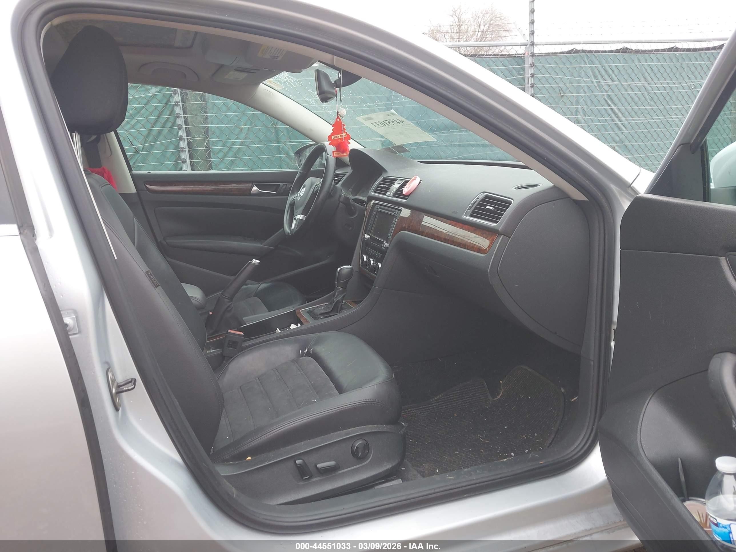 2012 Volkswagen Passat 3.6l V6 Sel Premium Silver vin: 1VWCM7A36CC011667