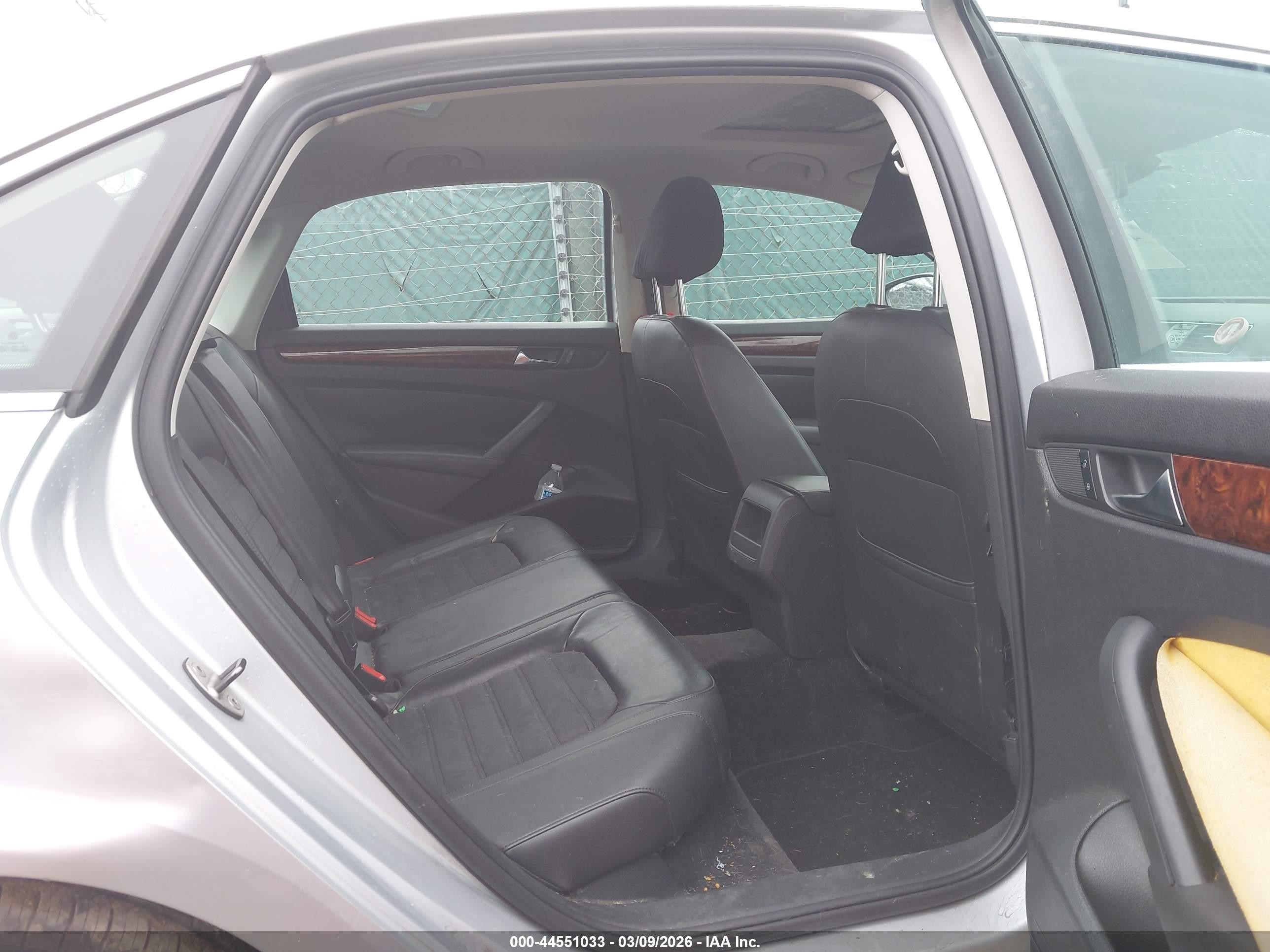 2012 Volkswagen Passat 3.6l V6 Sel Premium Silver vin: 1VWCM7A36CC011667