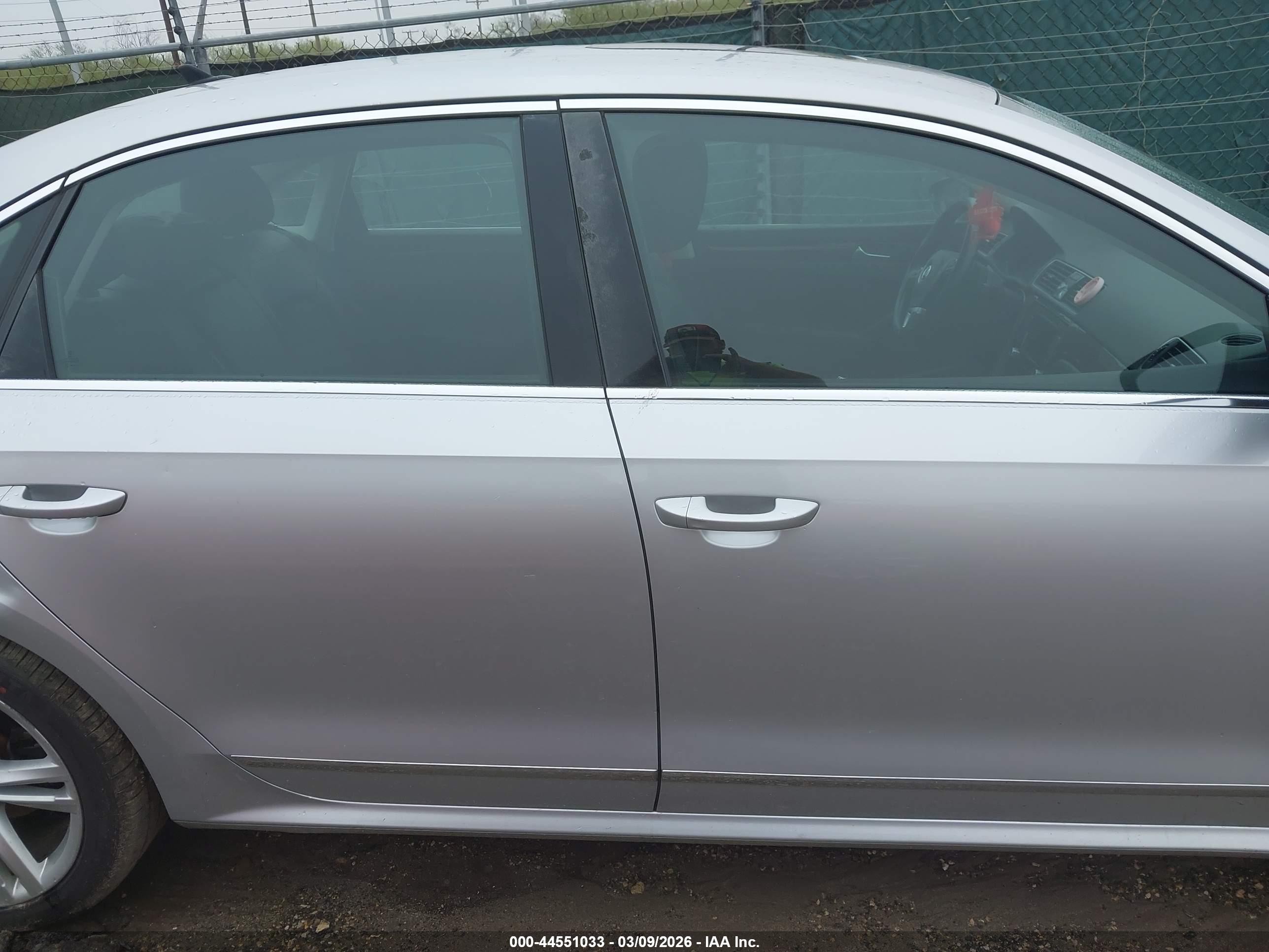 2012 Volkswagen Passat 3.6l V6 Sel Premium Silver vin: 1VWCM7A36CC011667