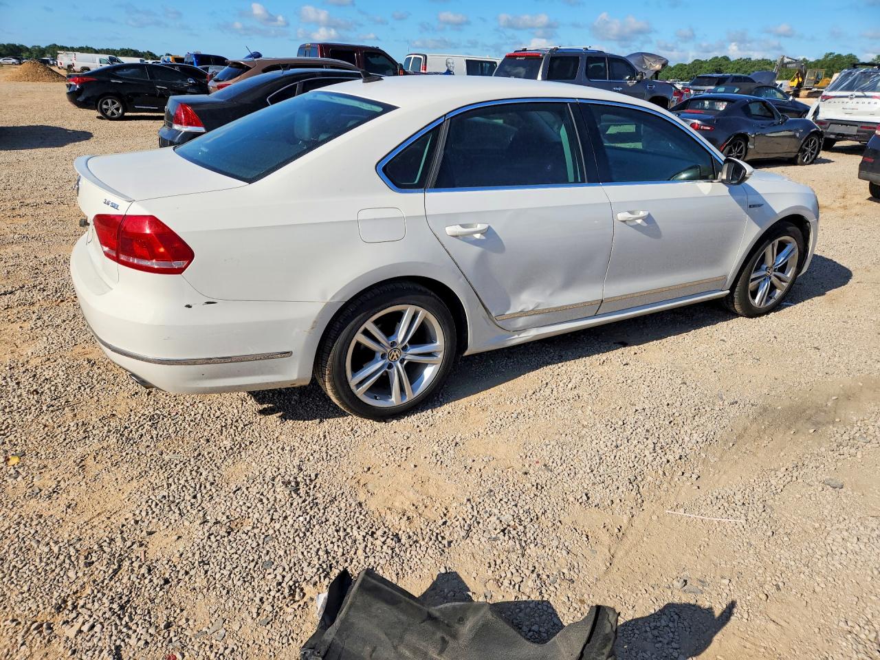 2012 Volkswagen Passat Sel White vin: 1VWCM7A36CC022829