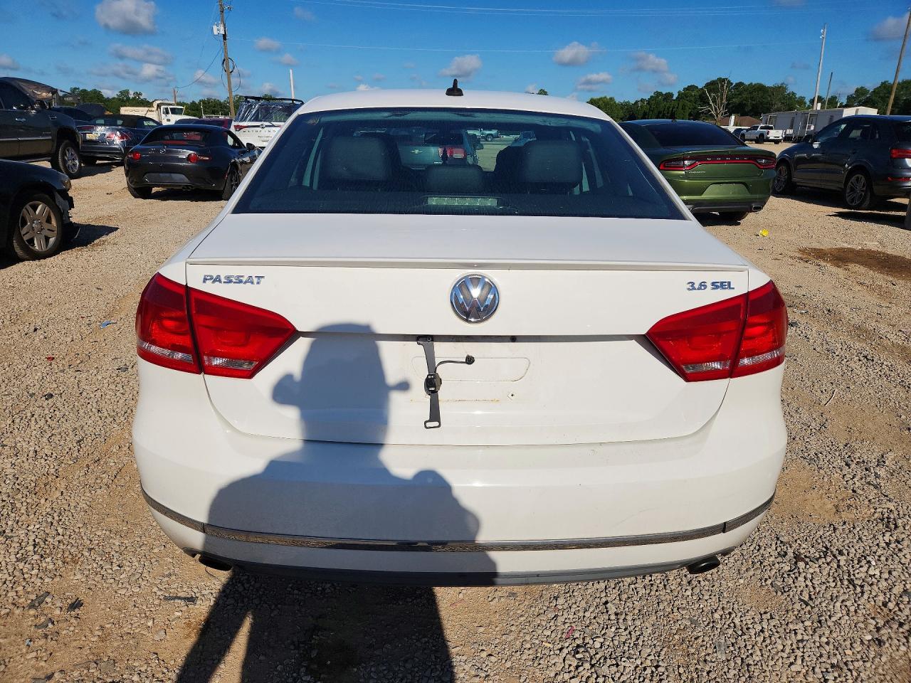 2012 Volkswagen Passat Sel White vin: 1VWCM7A36CC022829