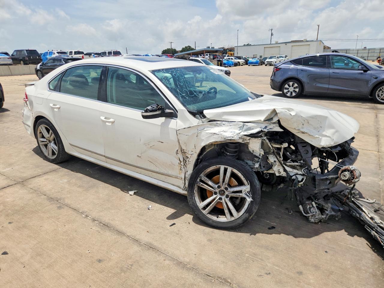 2013 Volkswagen Passat Sel White vin: 1VWCM7A36DC044508