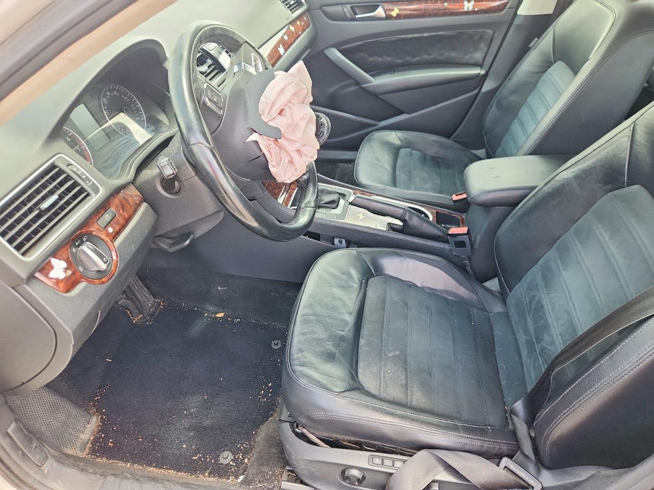 2013 Volkswagen Passat Sel White vin: 1VWCM7A36DC044508