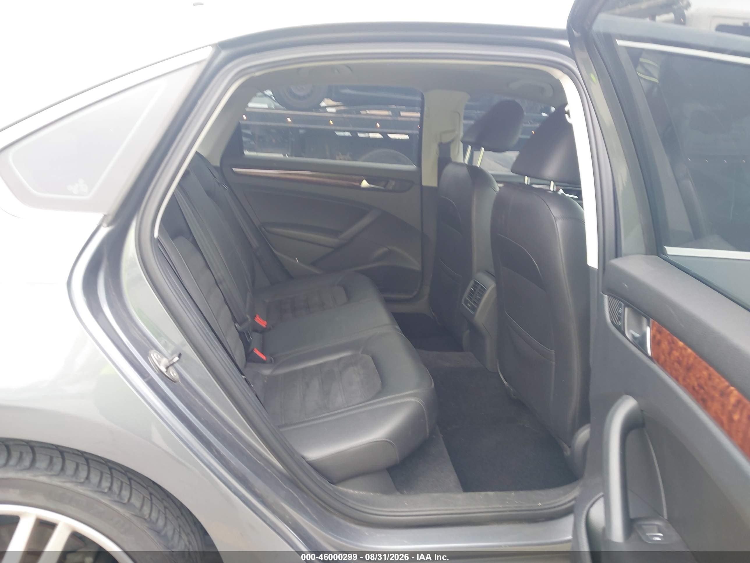 2013 Volkswagen Passat 3.6l V6 Sel Premium Gray vin: 1VWCM7A36DC110944