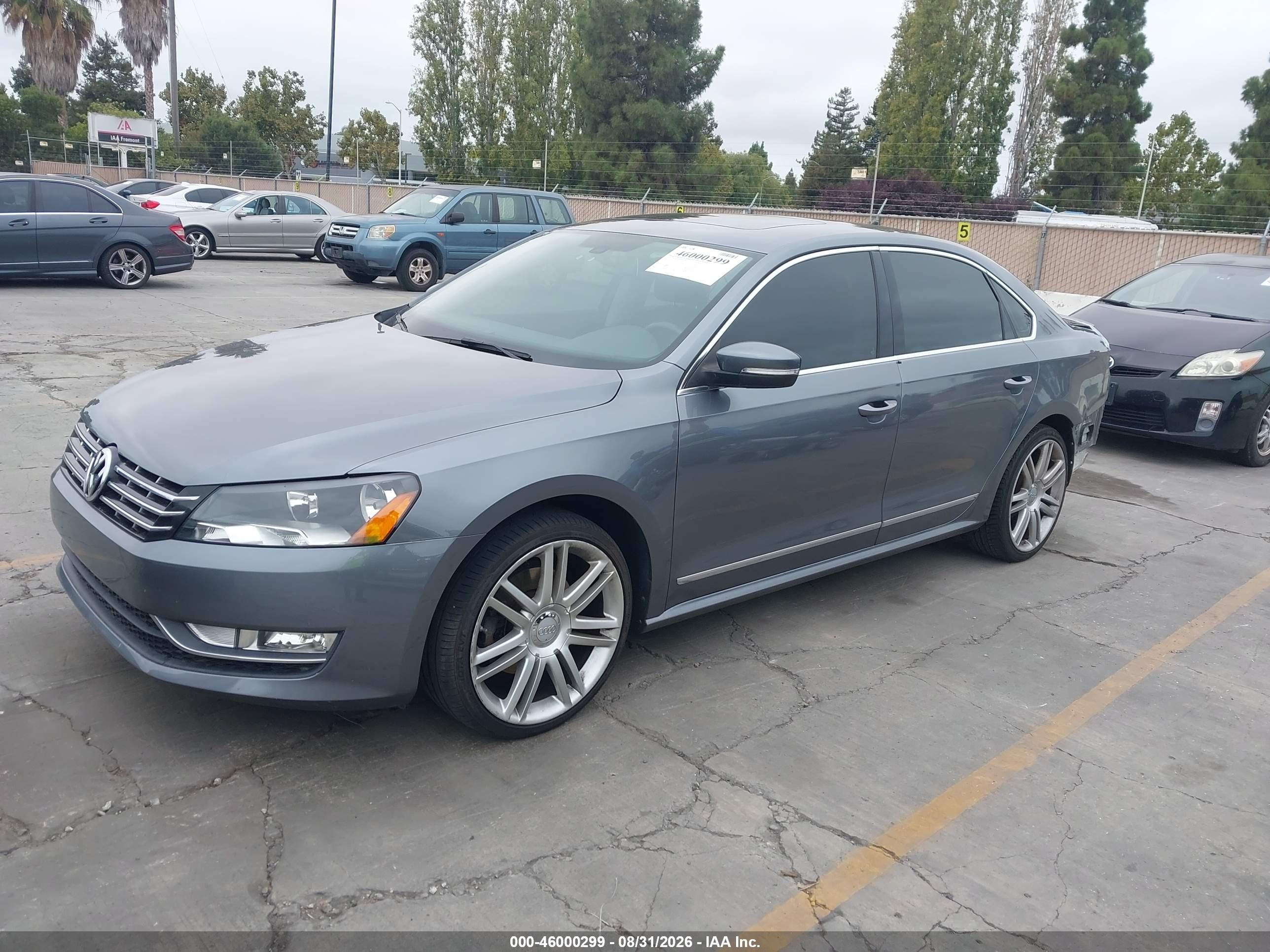 2013 Volkswagen Passat 3.6l V6 Sel Premium Gray vin: 1VWCM7A36DC110944