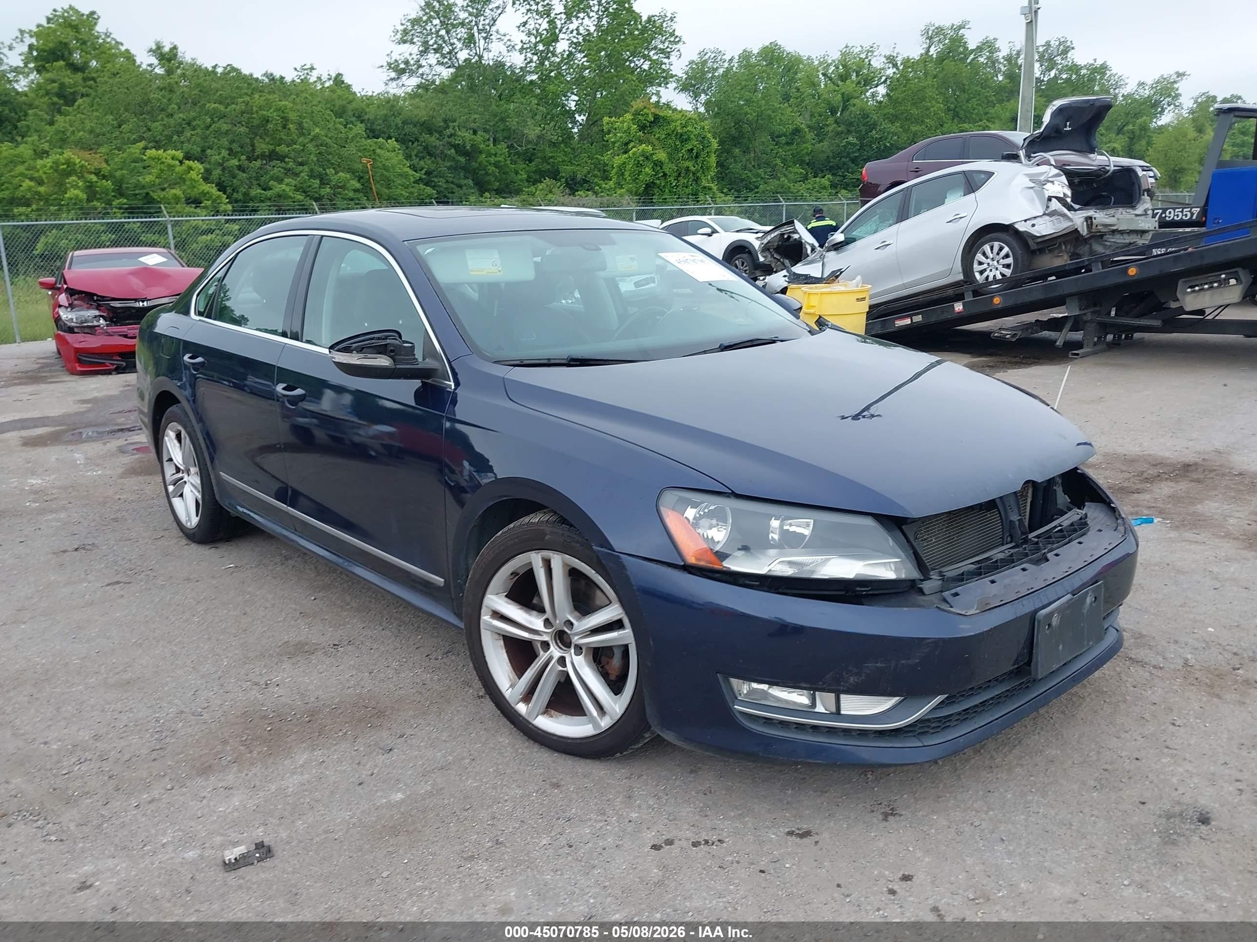 2012 Volkswagen Passat 3.6l V6 Sel Premium Синий vin: 1VWCM7A37CC001942