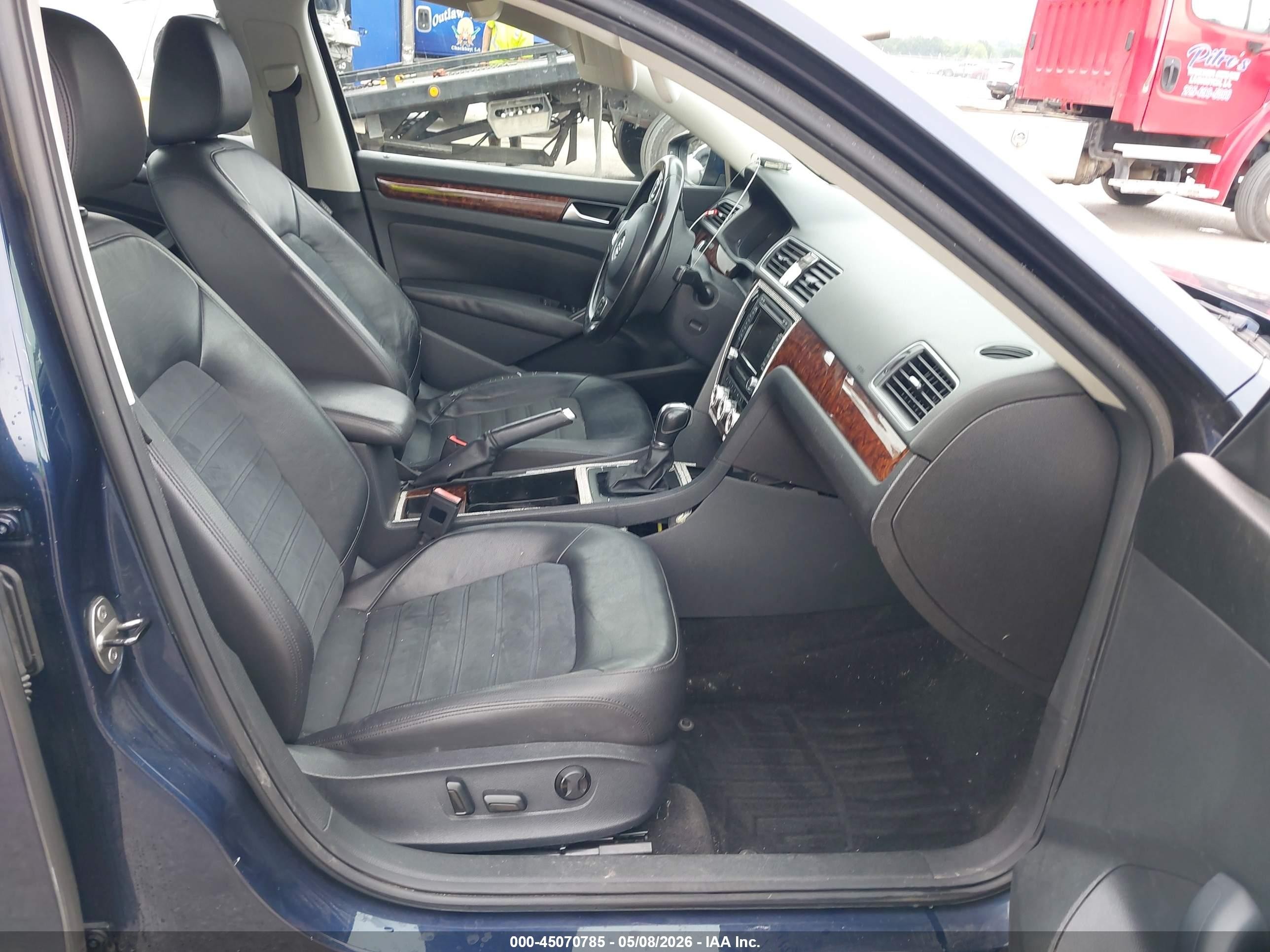 2012 Volkswagen Passat 3.6l V6 Sel Premium Синий vin: 1VWCM7A37CC001942