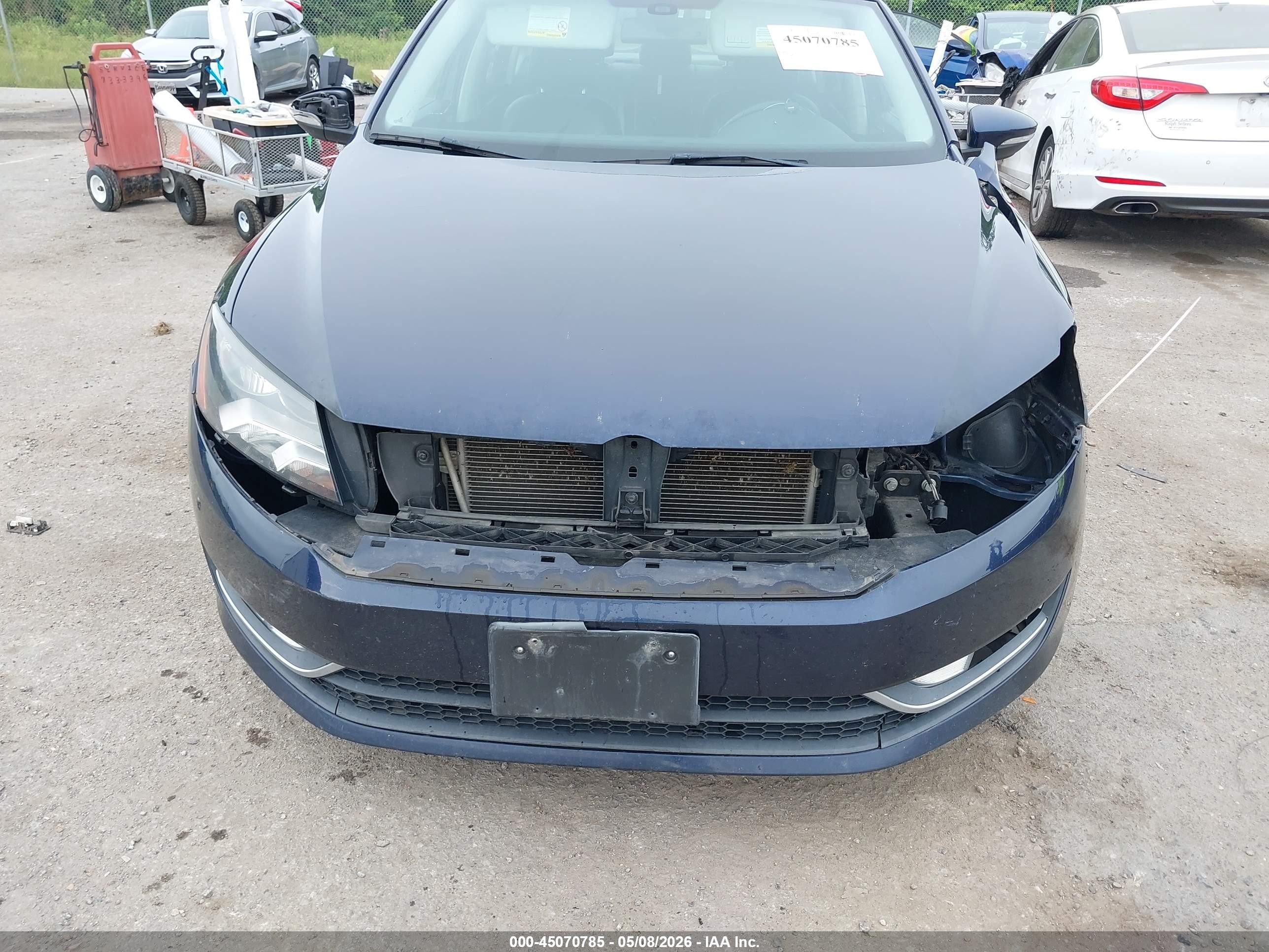 2012 Volkswagen Passat 3.6l V6 Sel Premium Синий vin: 1VWCM7A37CC001942