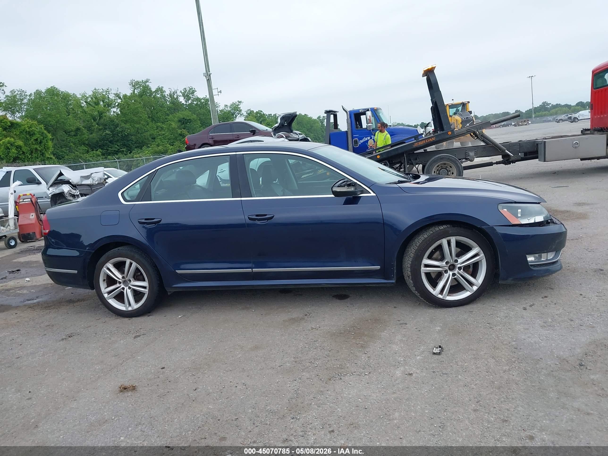 2012 Volkswagen Passat 3.6l V6 Sel Premium Синий vin: 1VWCM7A37CC001942