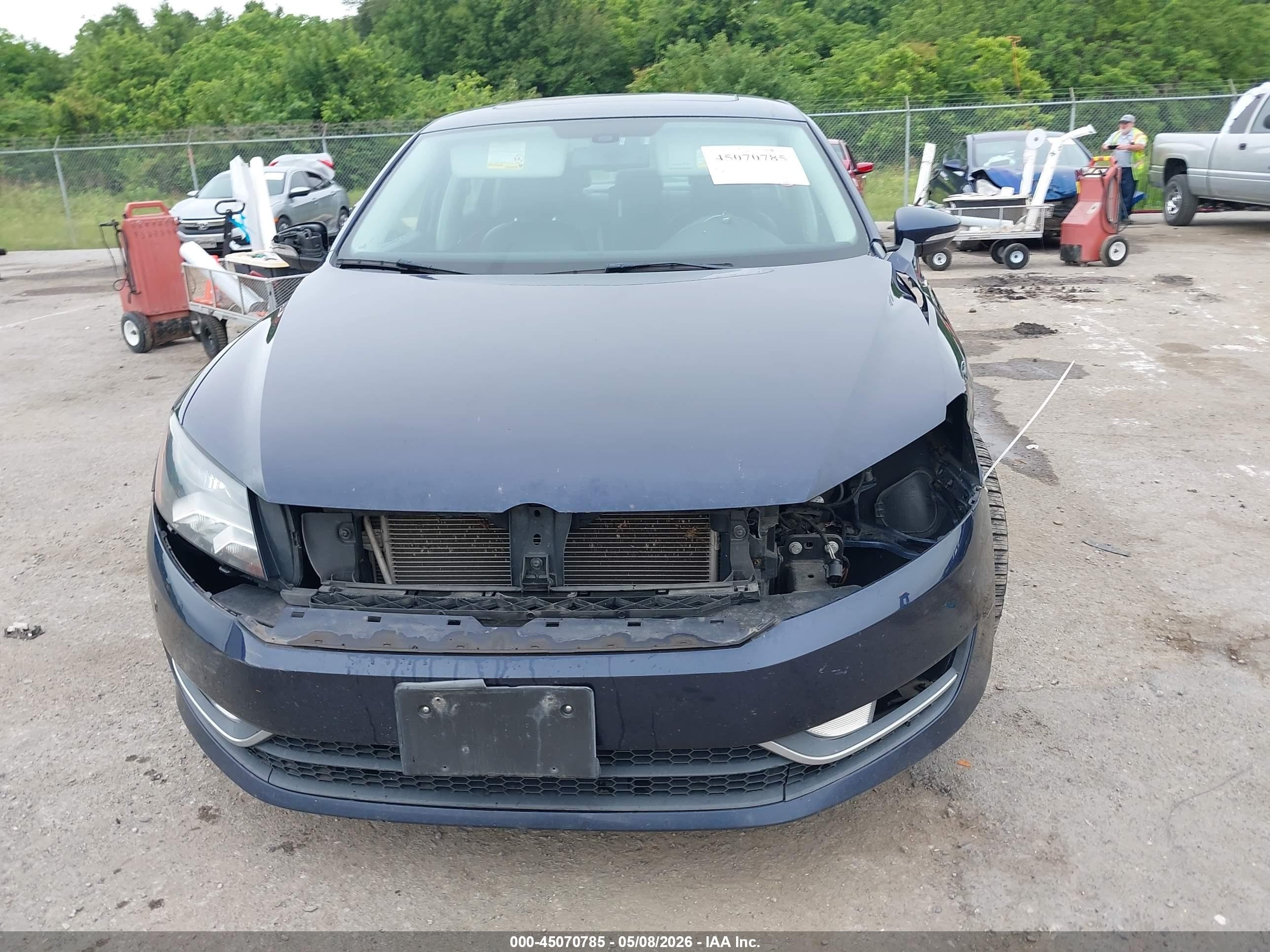 2012 Volkswagen Passat 3.6l V6 Sel Premium Синий vin: 1VWCM7A37CC001942
