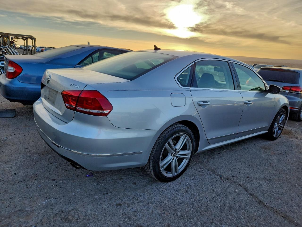 2012 Volkswagen Passat Silver vin: 1VWCM7A37CC021575