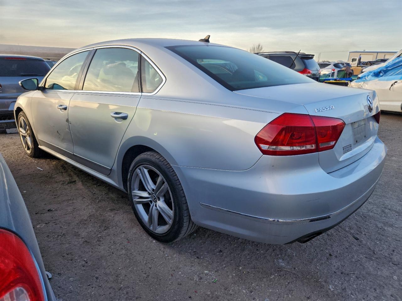 2012 Volkswagen Passat Silver vin: 1VWCM7A37CC021575