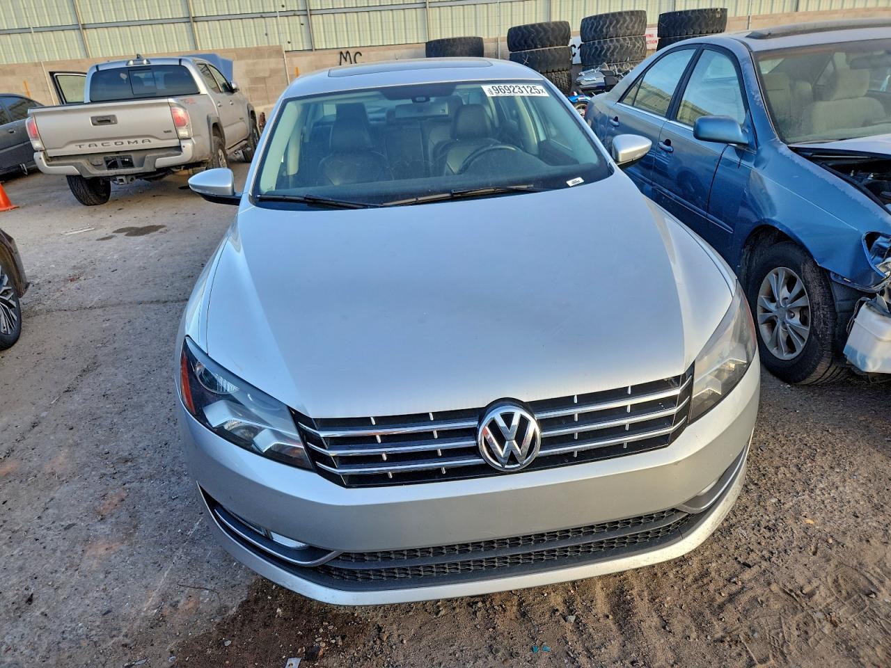 2012 Volkswagen Passat Silver vin: 1VWCM7A37CC021575