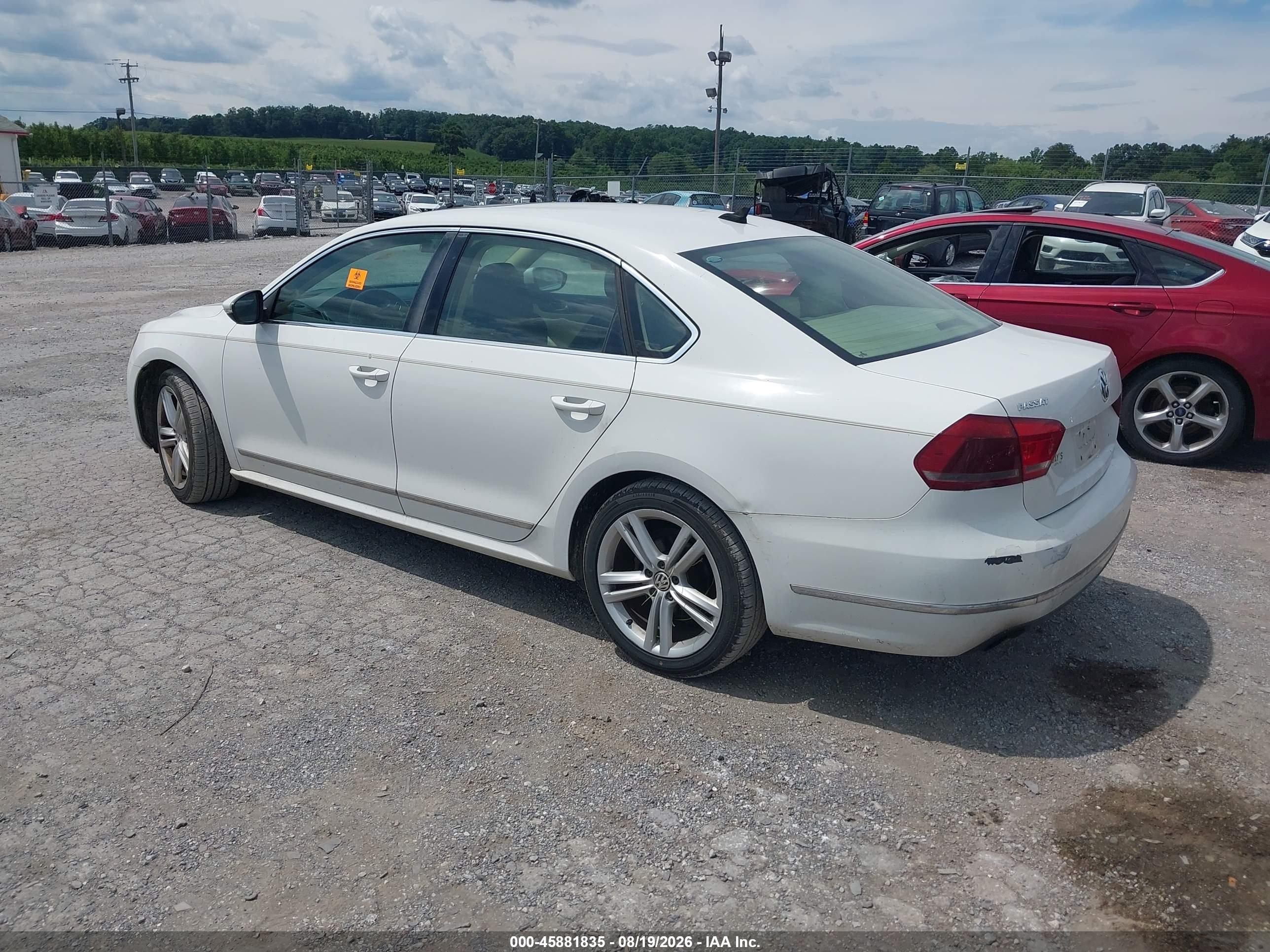 2012 Volkswagen Passat 3.6l V6 Sel Premium White vin: 1VWCM7A37CC059002