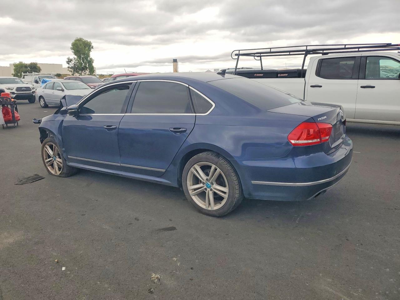 2012 Volkswagen Passat Sel Синий vin: 1VWCM7A37CC061333