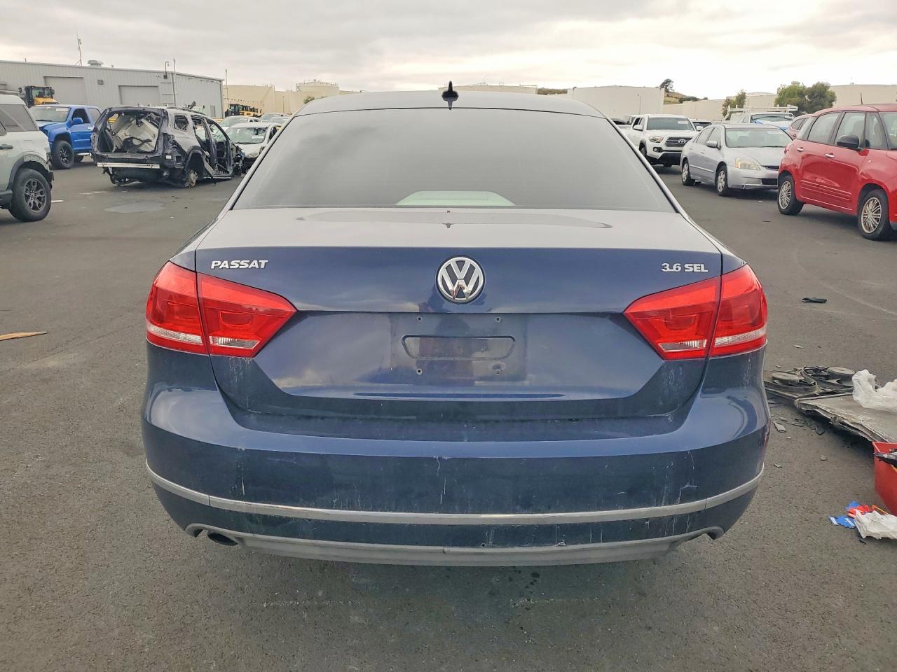 2012 Volkswagen Passat Sel Синий vin: 1VWCM7A37CC061333