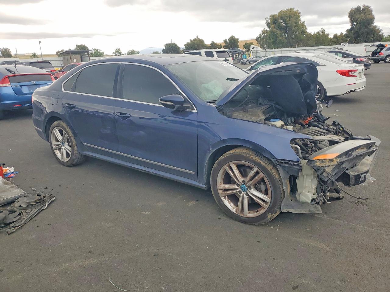 2012 Volkswagen Passat Sel Синий vin: 1VWCM7A37CC061333