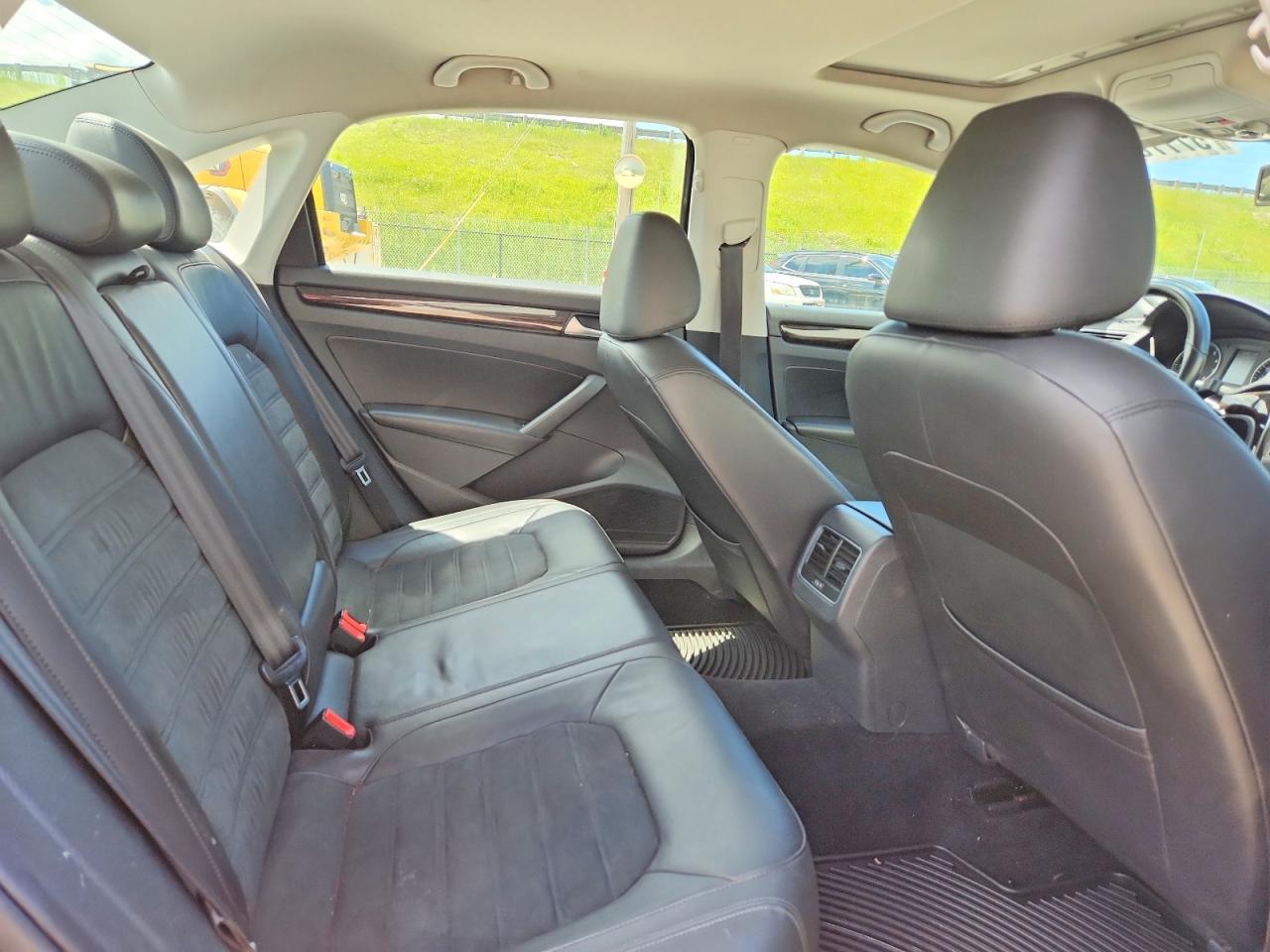 2014 Volkswagen Passat Sel Черный vin: 1VWCM7A38EC031034