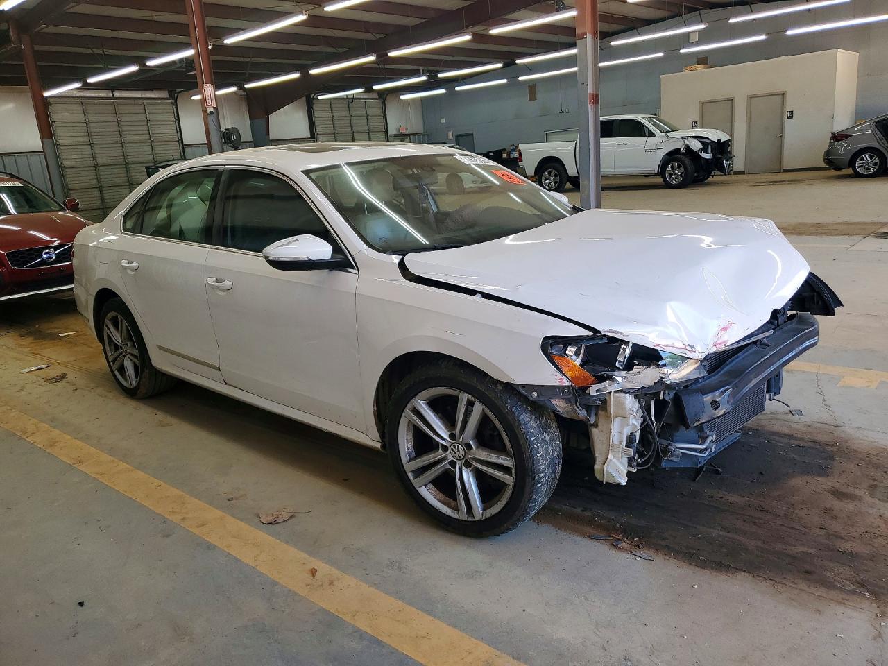 2012 Volkswagen Passat Sel Белый vin: 1VWCM7A39CC012313