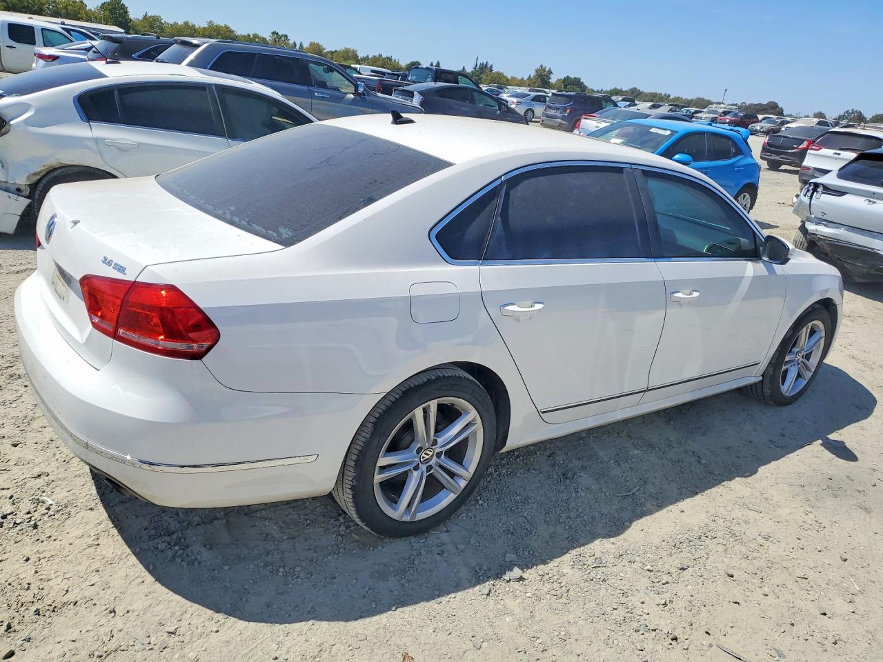 2012 Volkswagen Passat Sel White vin: 1VWCM7A39CC079431