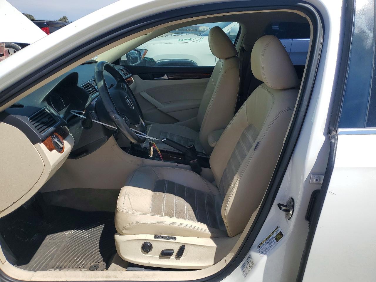 2012 Volkswagen Passat Sel White vin: 1VWCM7A39CC079431
