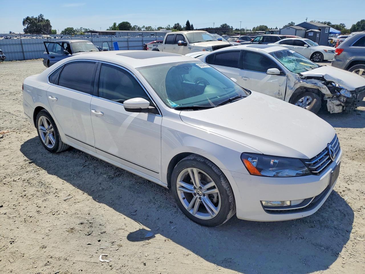 2012 Volkswagen Passat Sel White vin: 1VWCM7A39CC079431