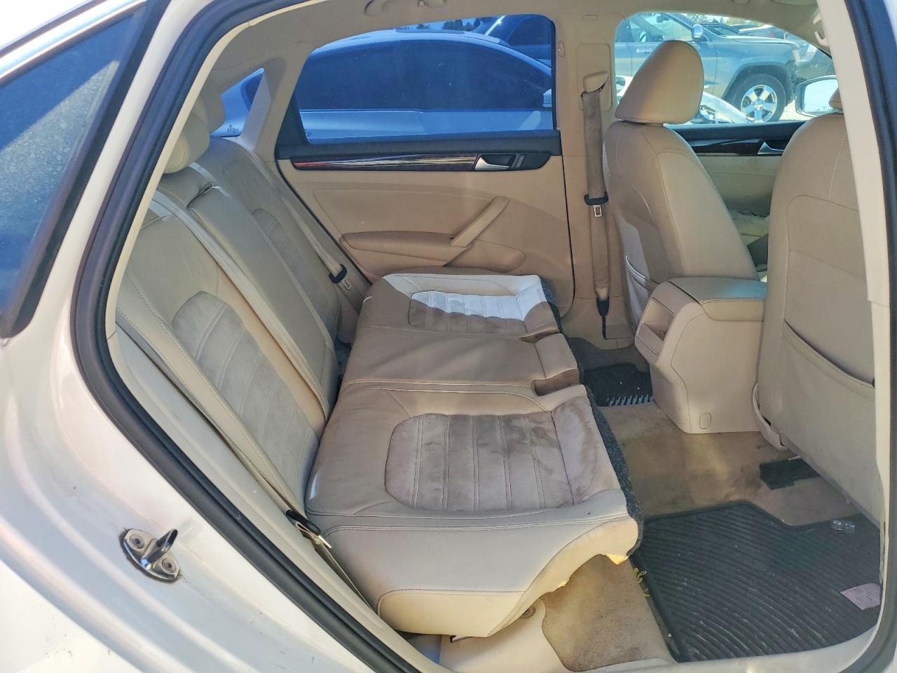 2012 Volkswagen Passat Sel White vin: 1VWCM7A39CC079431