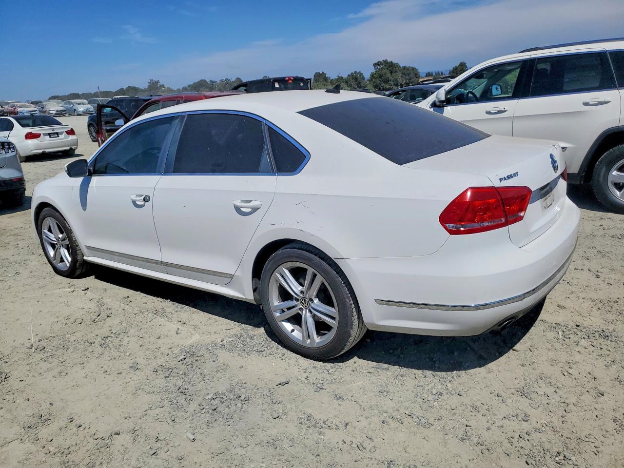 2012 Volkswagen Passat Sel White vin: 1VWCM7A39CC079431
