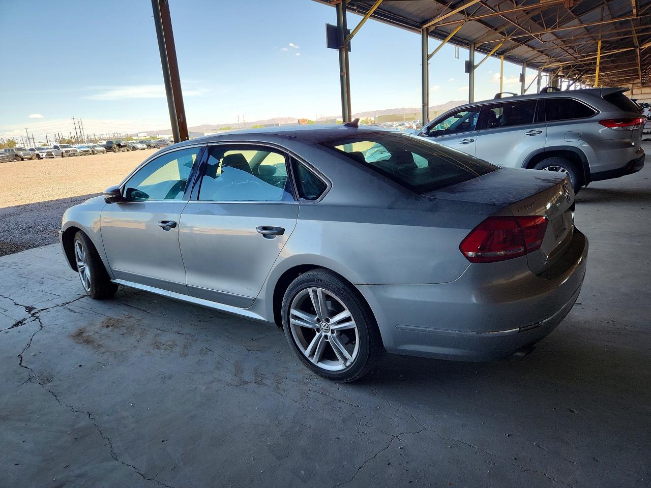 2012 Volkswagen Passat Sel Серебряный vin: 1VWCM7A39CC104229