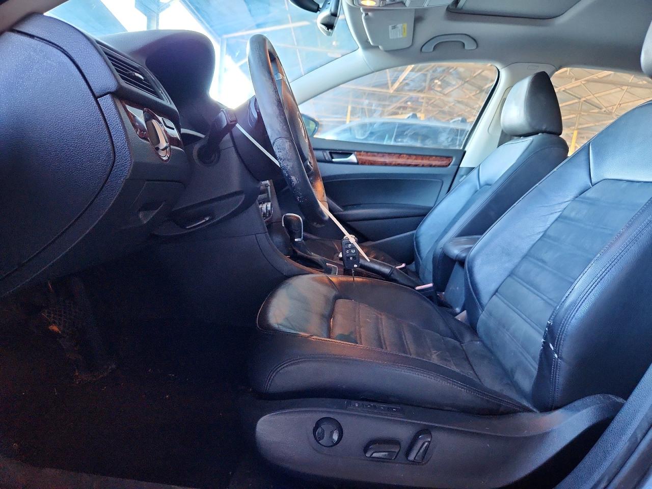 2012 Volkswagen Passat Sel Серебряный vin: 1VWCM7A39CC104229