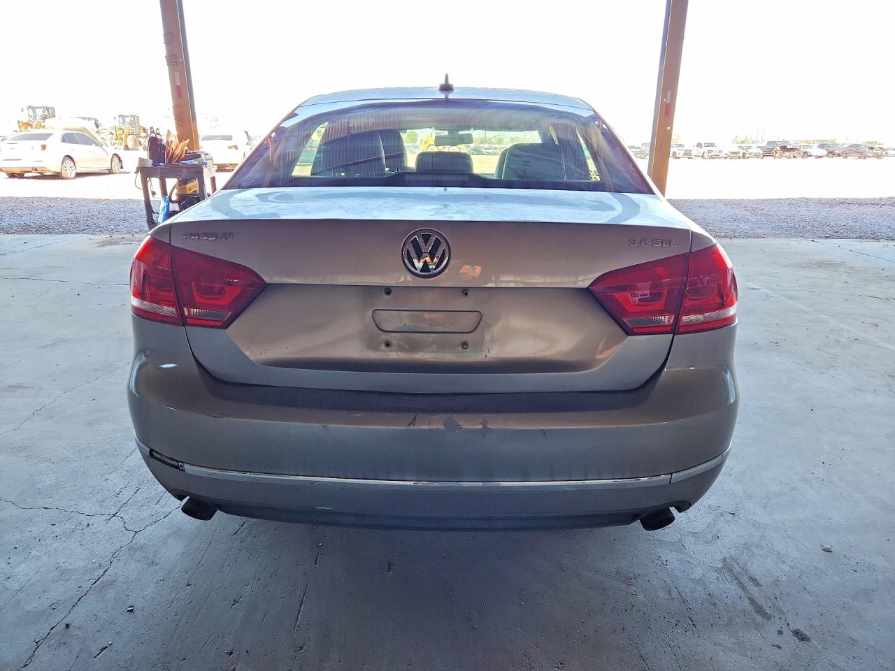 2012 Volkswagen Passat Sel Серебряный vin: 1VWCM7A39CC104229