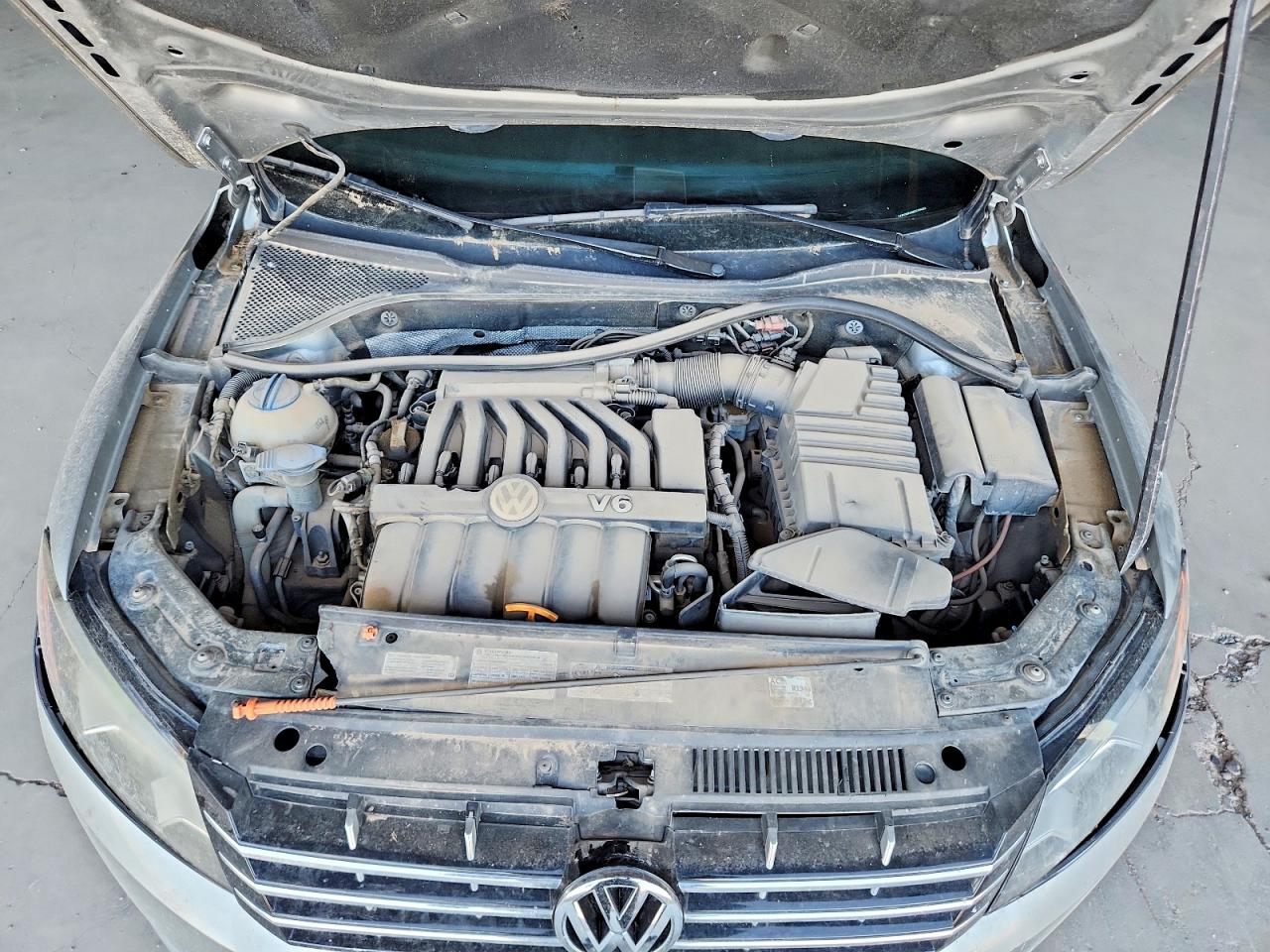 2012 Volkswagen Passat Sel Серебряный vin: 1VWCM7A39CC104229