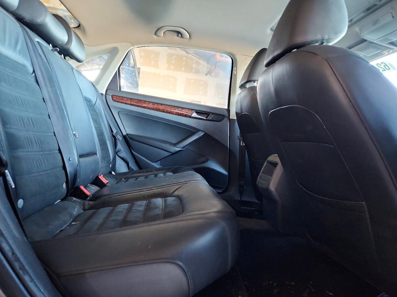 2012 Volkswagen Passat Sel Серебряный vin: 1VWCM7A39CC104229