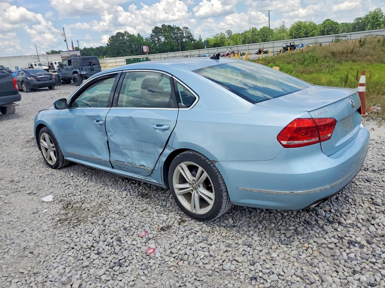 2013 Volkswagen Passat Sel Blue vin: 1VWCM7A39DC134767