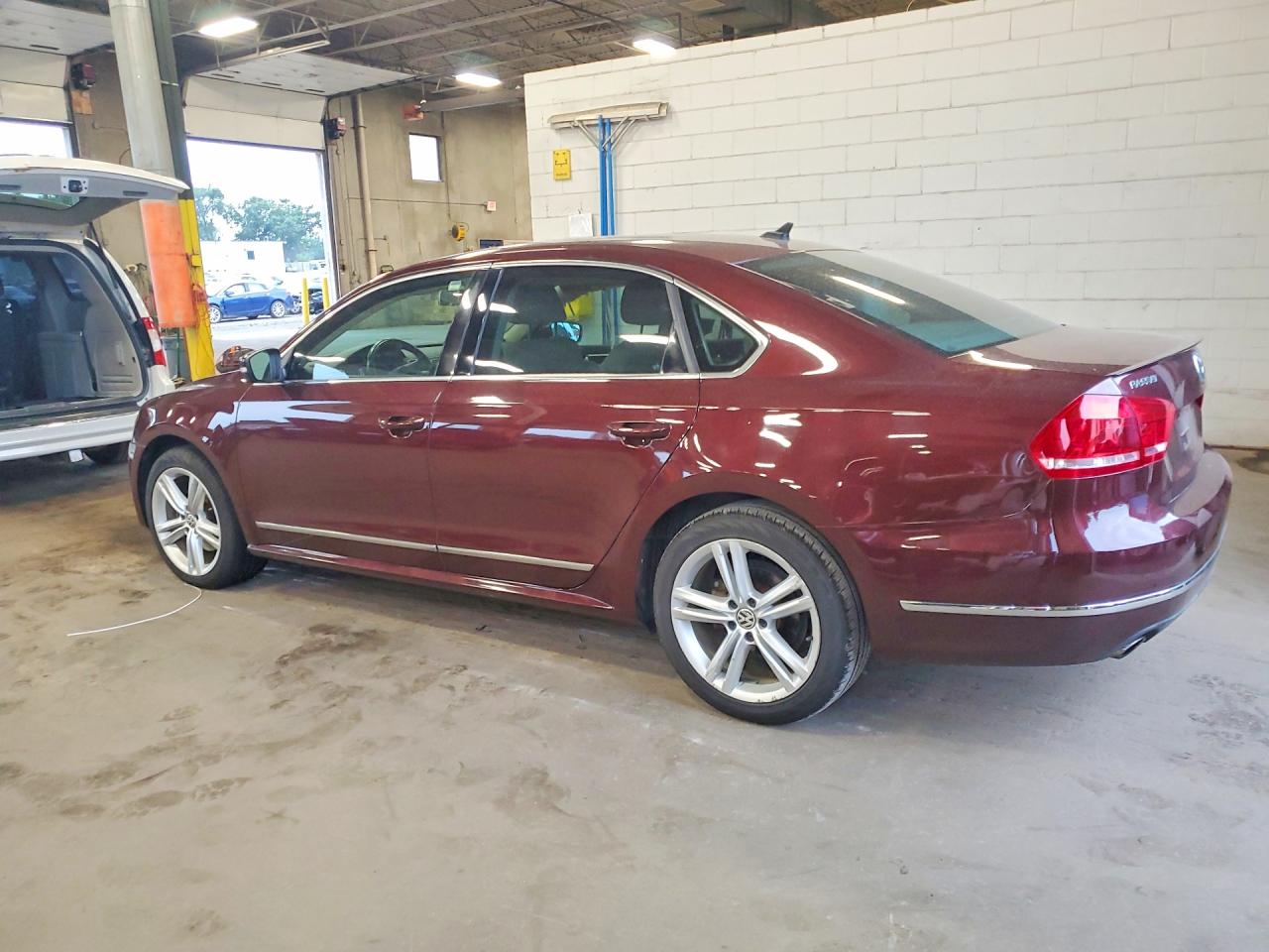 2014 Volkswagen Passat Sel Maroon vin: 1VWCM7A39EC077715