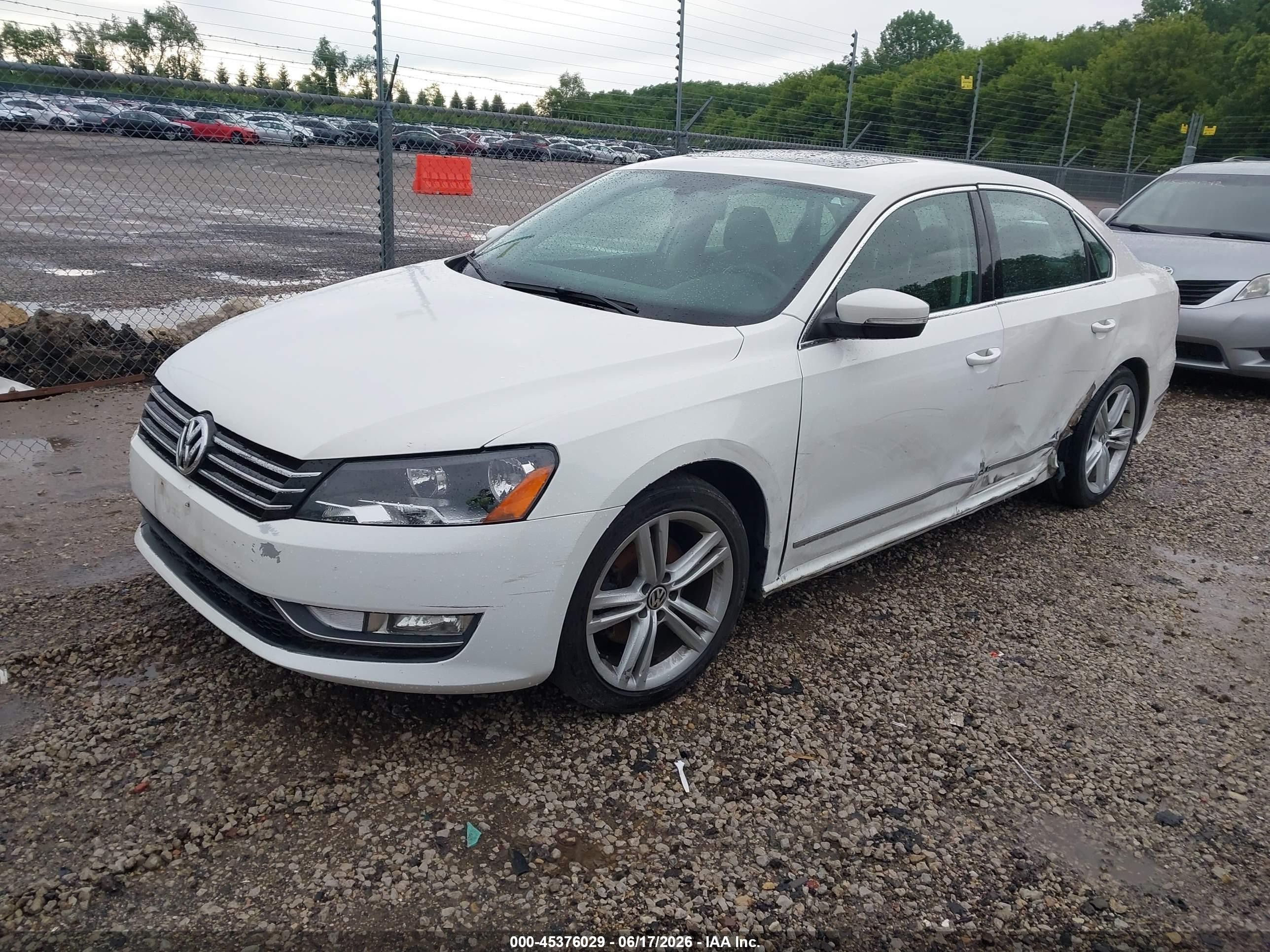 2015 Volkswagen Passat 3.6l V6 Sel Premium White vin: 1VWCM7A39FC083838