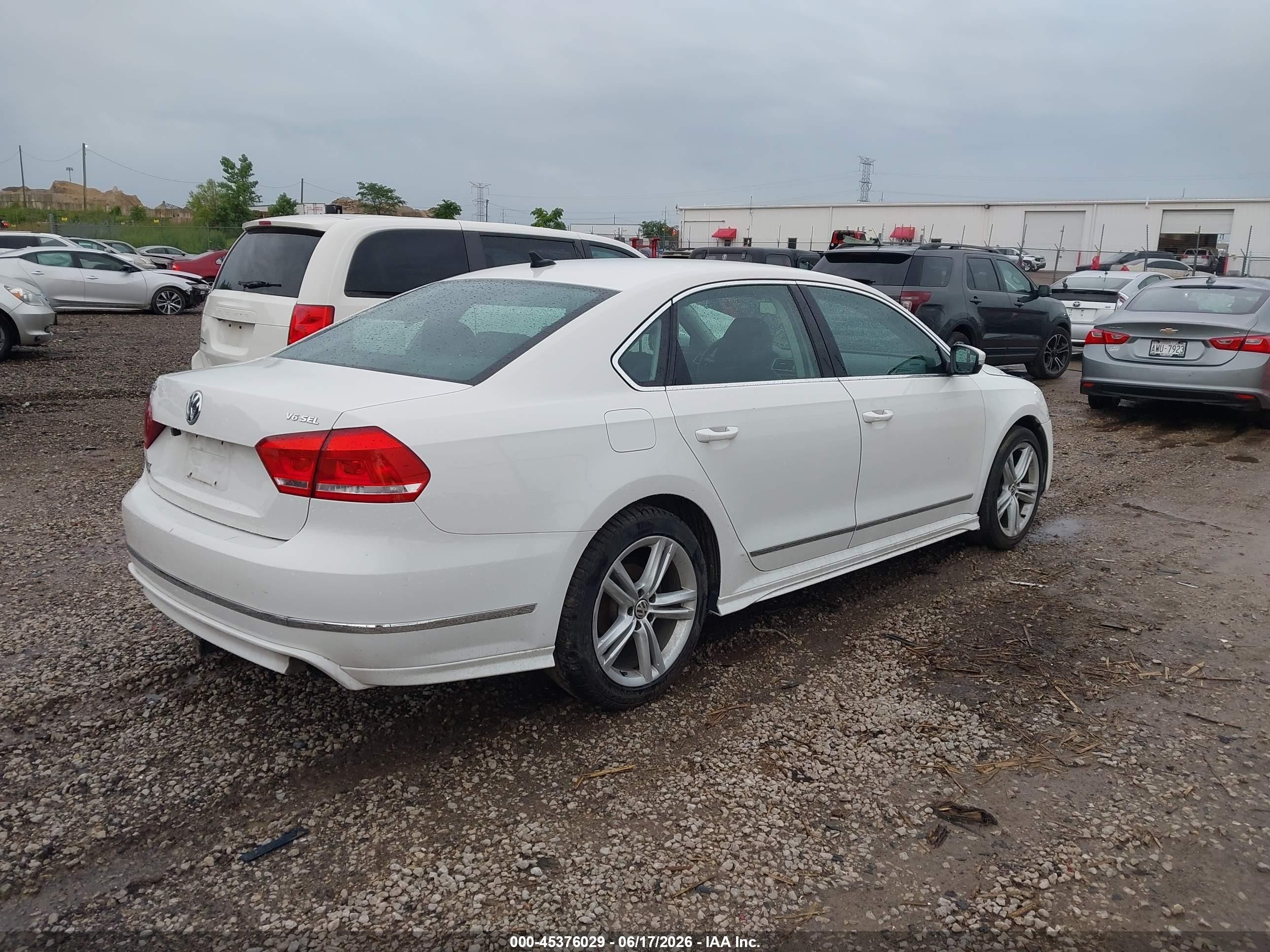 2015 Volkswagen Passat 3.6l V6 Sel Premium White vin: 1VWCM7A39FC083838