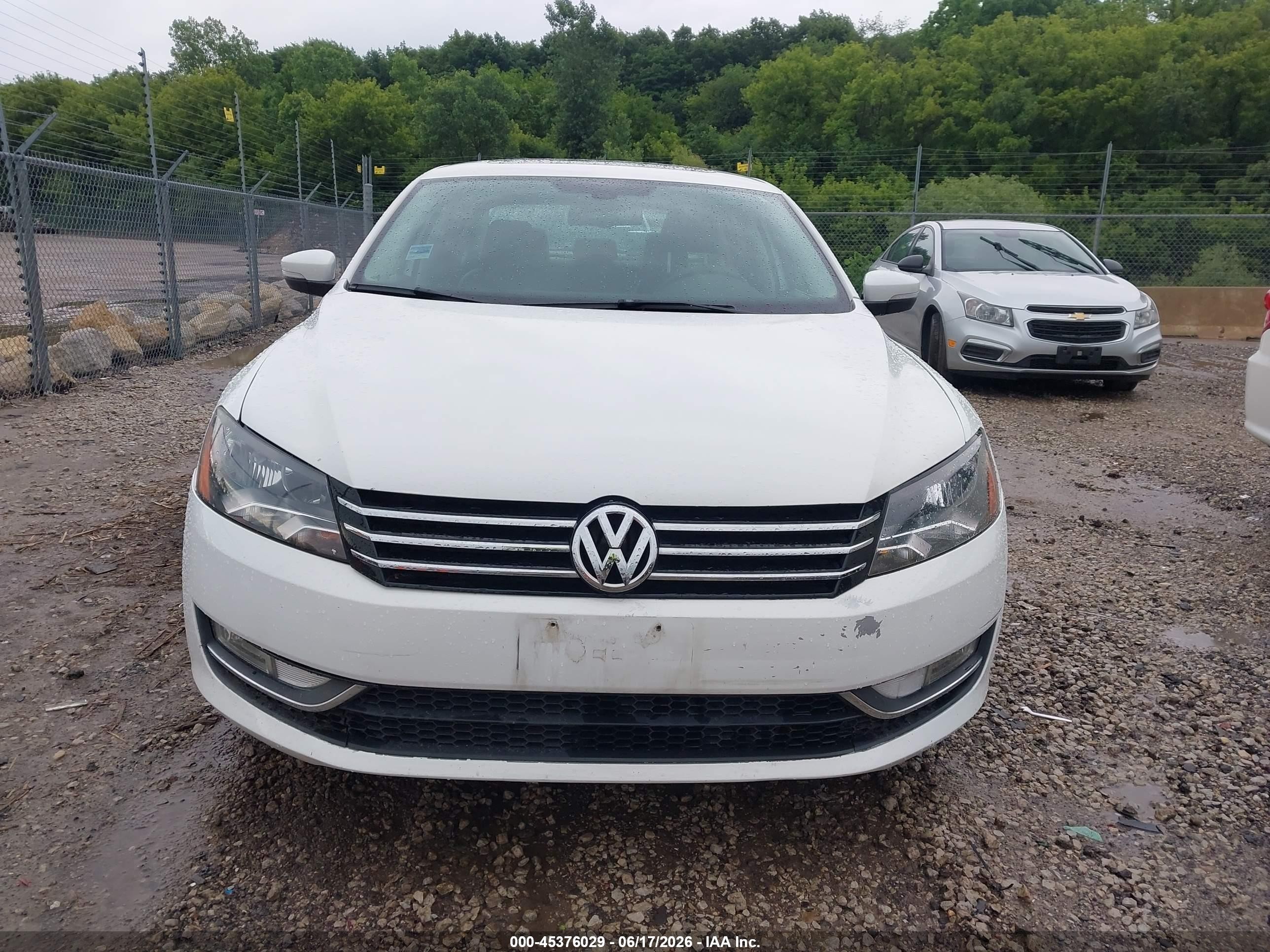 2015 Volkswagen Passat 3.6l V6 Sel Premium White vin: 1VWCM7A39FC083838