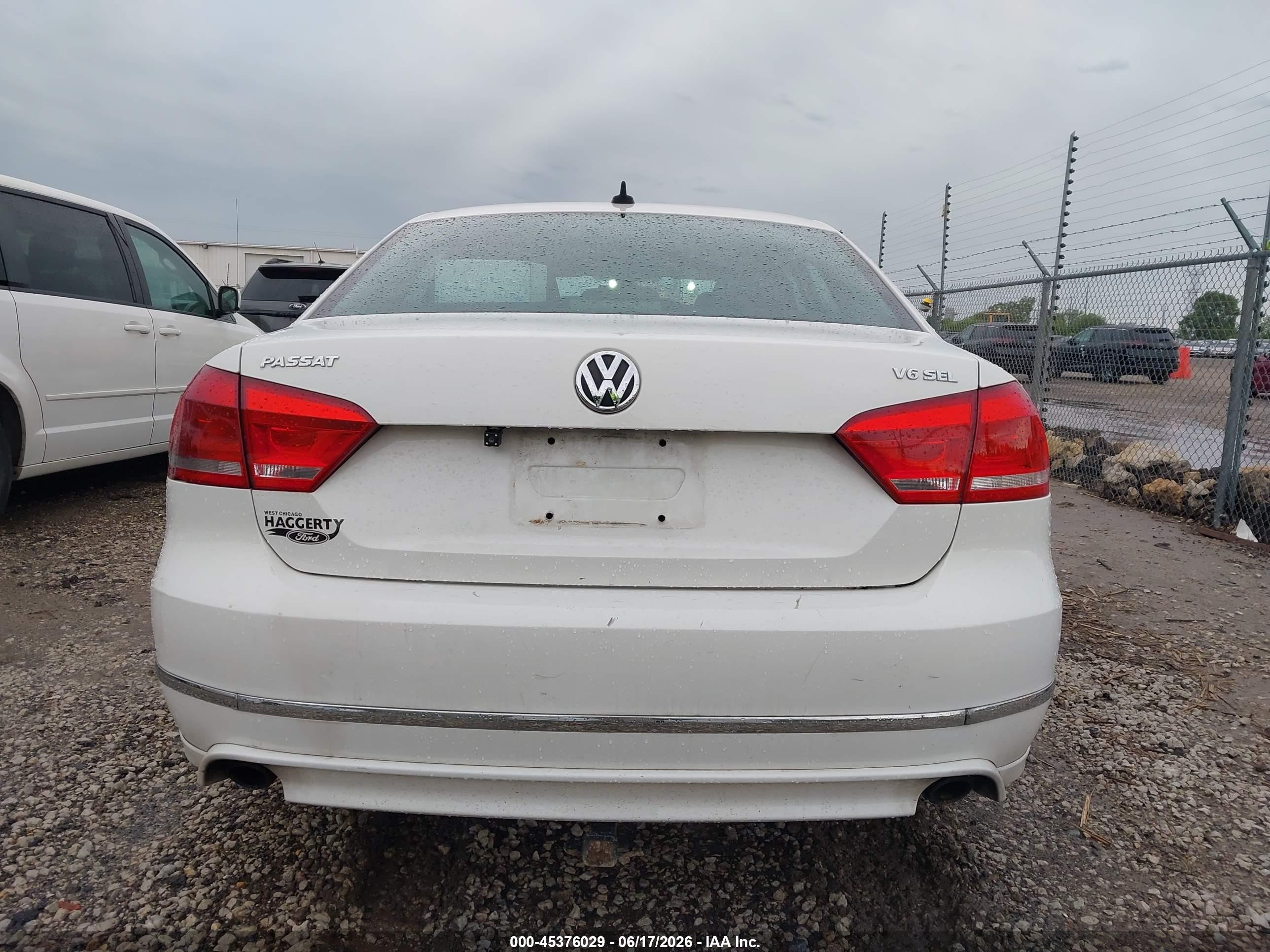2015 Volkswagen Passat 3.6l V6 Sel Premium White vin: 1VWCM7A39FC083838