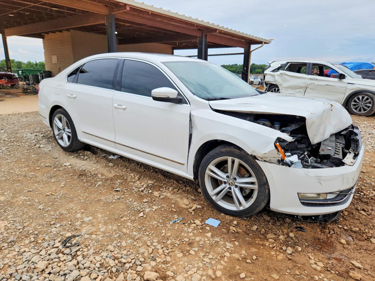 2013 Volkswagen Passat Sel White vin: 1VWCM7A3XDC067855