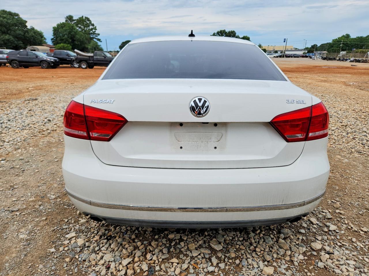 2013 Volkswagen Passat Sel White vin: 1VWCM7A3XDC067855