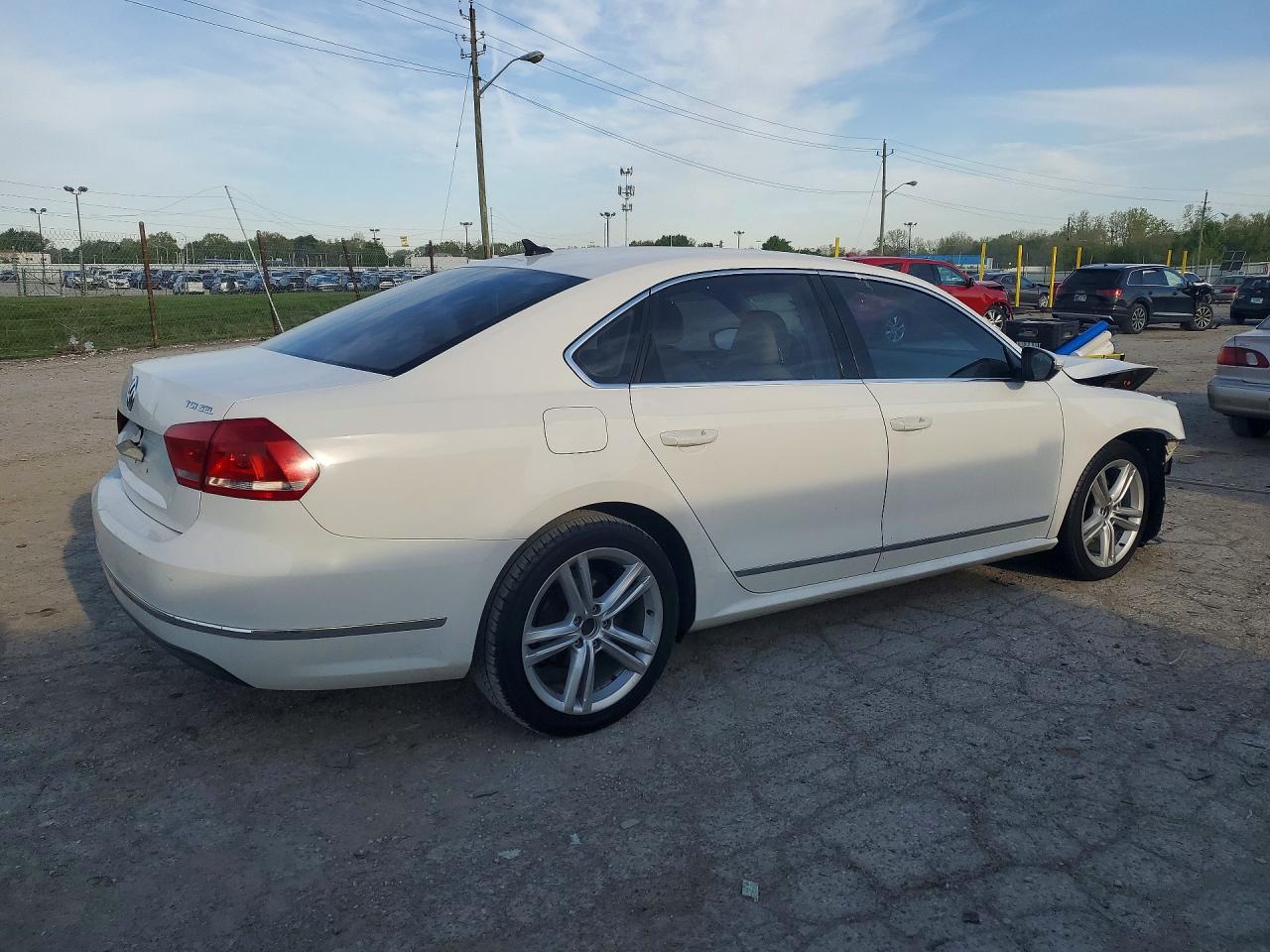 2012 Volkswagen Passat Sel White vin: 1VWCN7A30CC082926