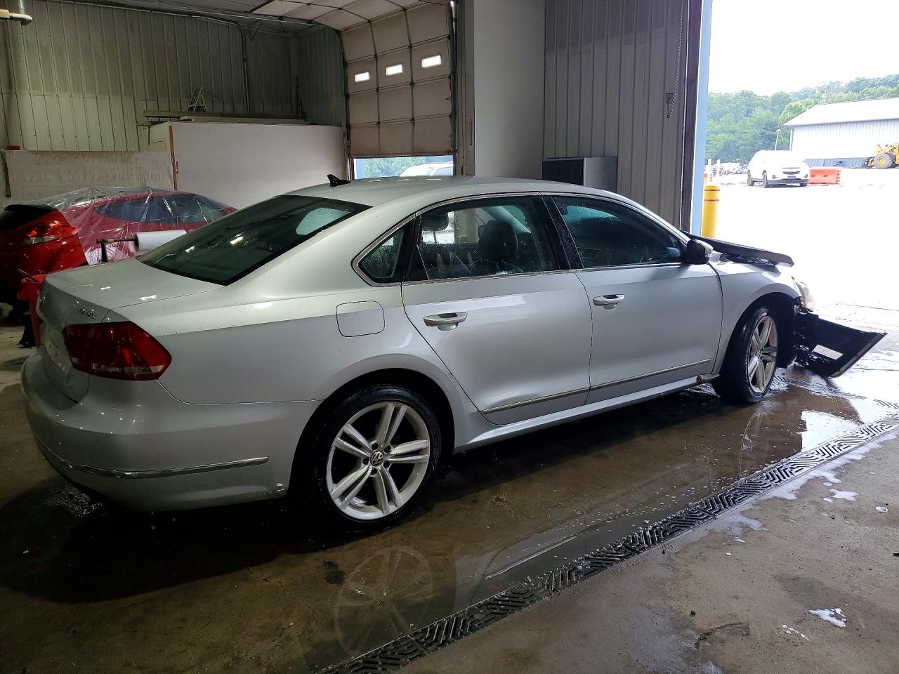 2013 Volkswagen Passat Sel Silver vin: 1VWCN7A30DC040421