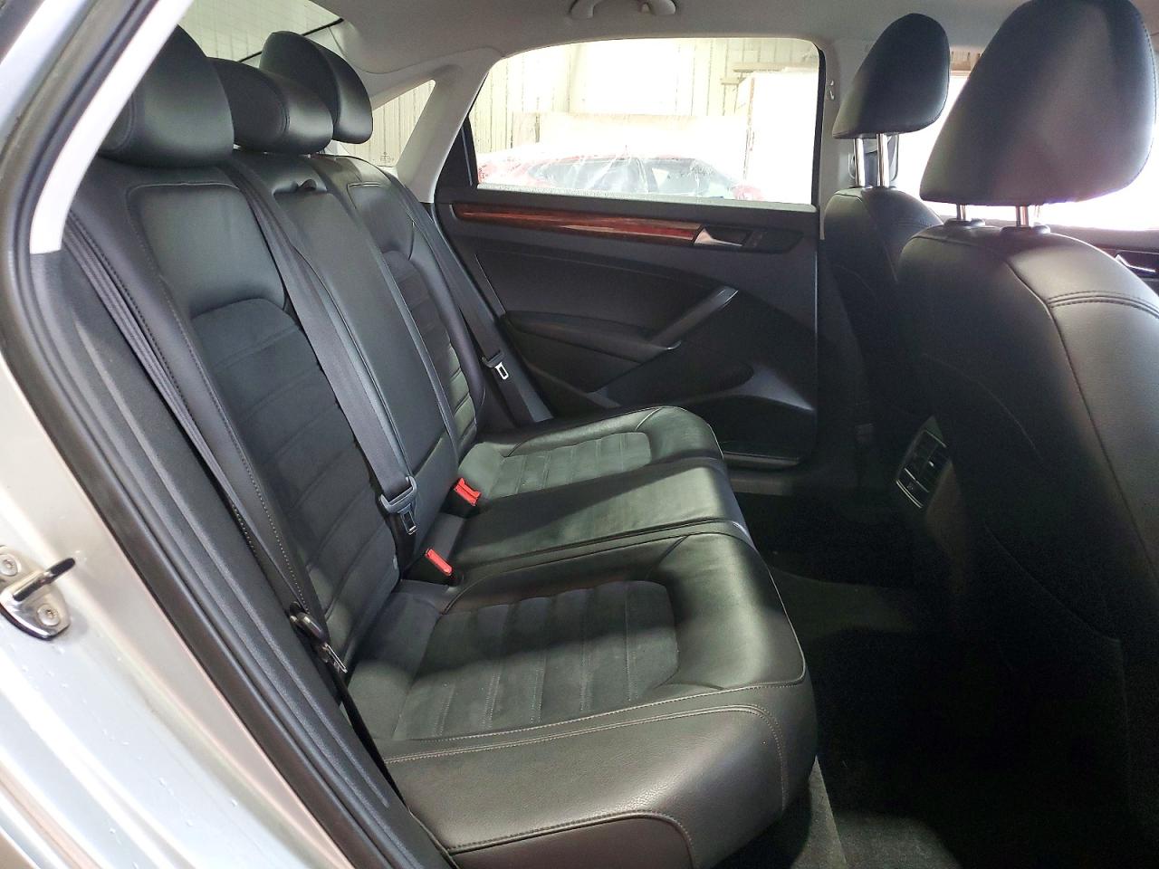 2013 Volkswagen Passat Sel Silver vin: 1VWCN7A30DC040421