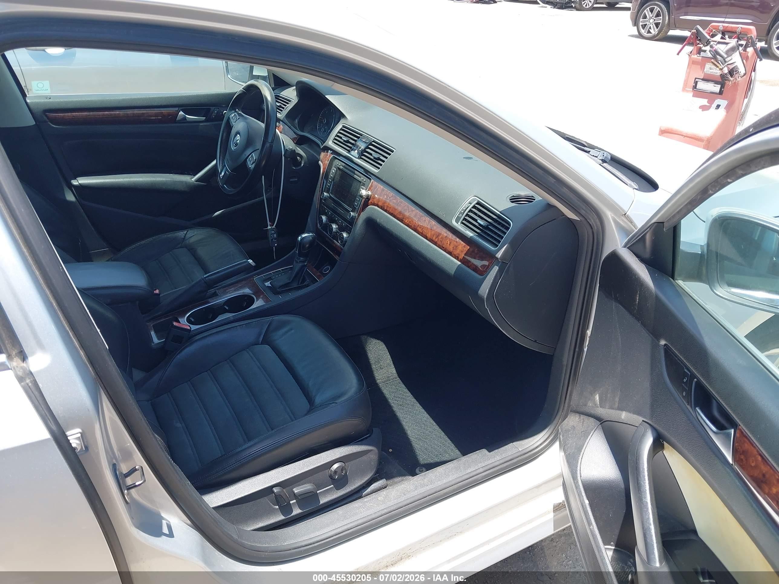 2013 Volkswagen Passat 2.0l Tdi Sel Premium Silver vin: 1VWCN7A30DC064993