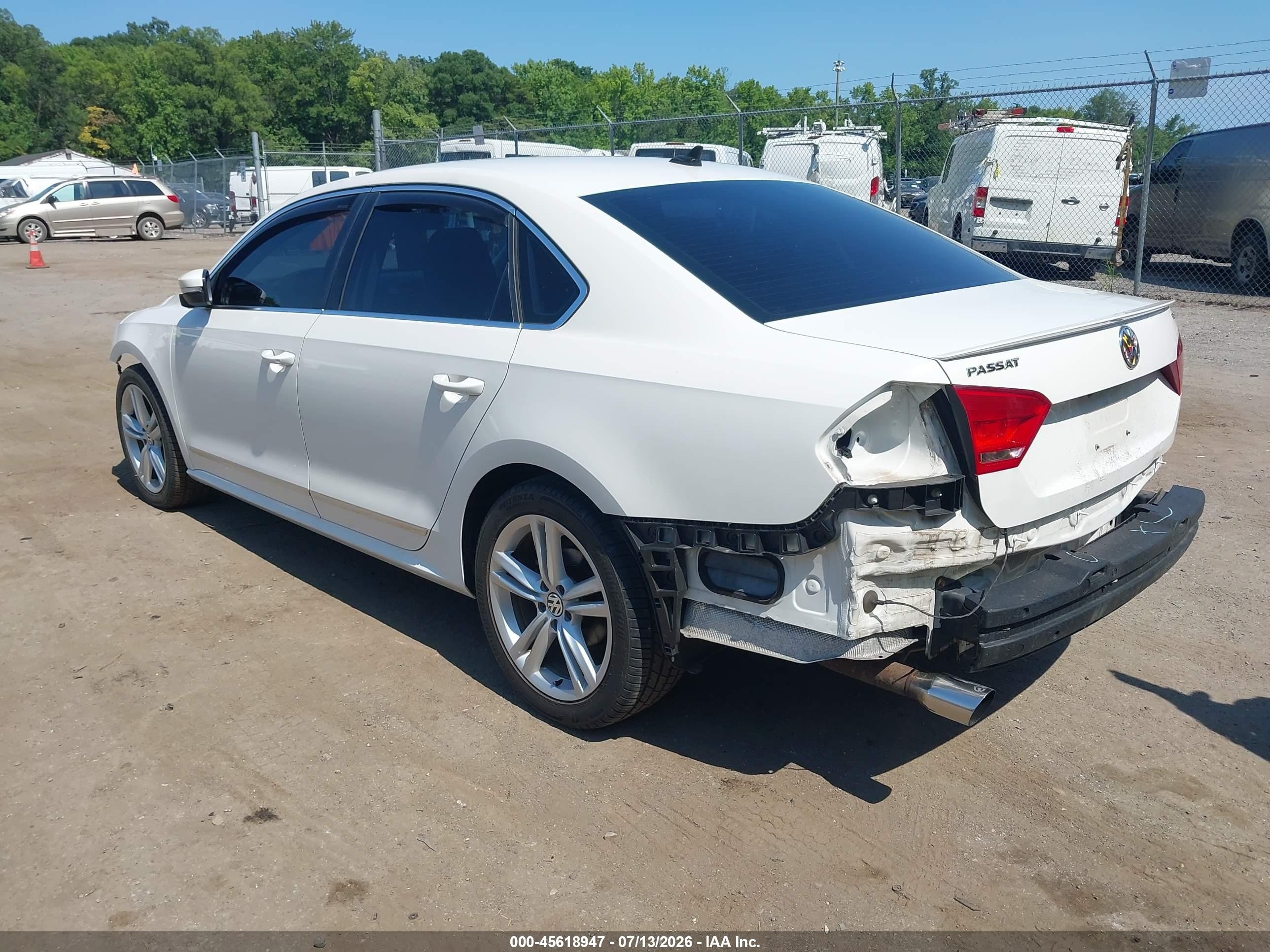 2013 Volkswagen Passat 2.0l Tdi Sel Premium White vin: 1VWCN7A30DC138445