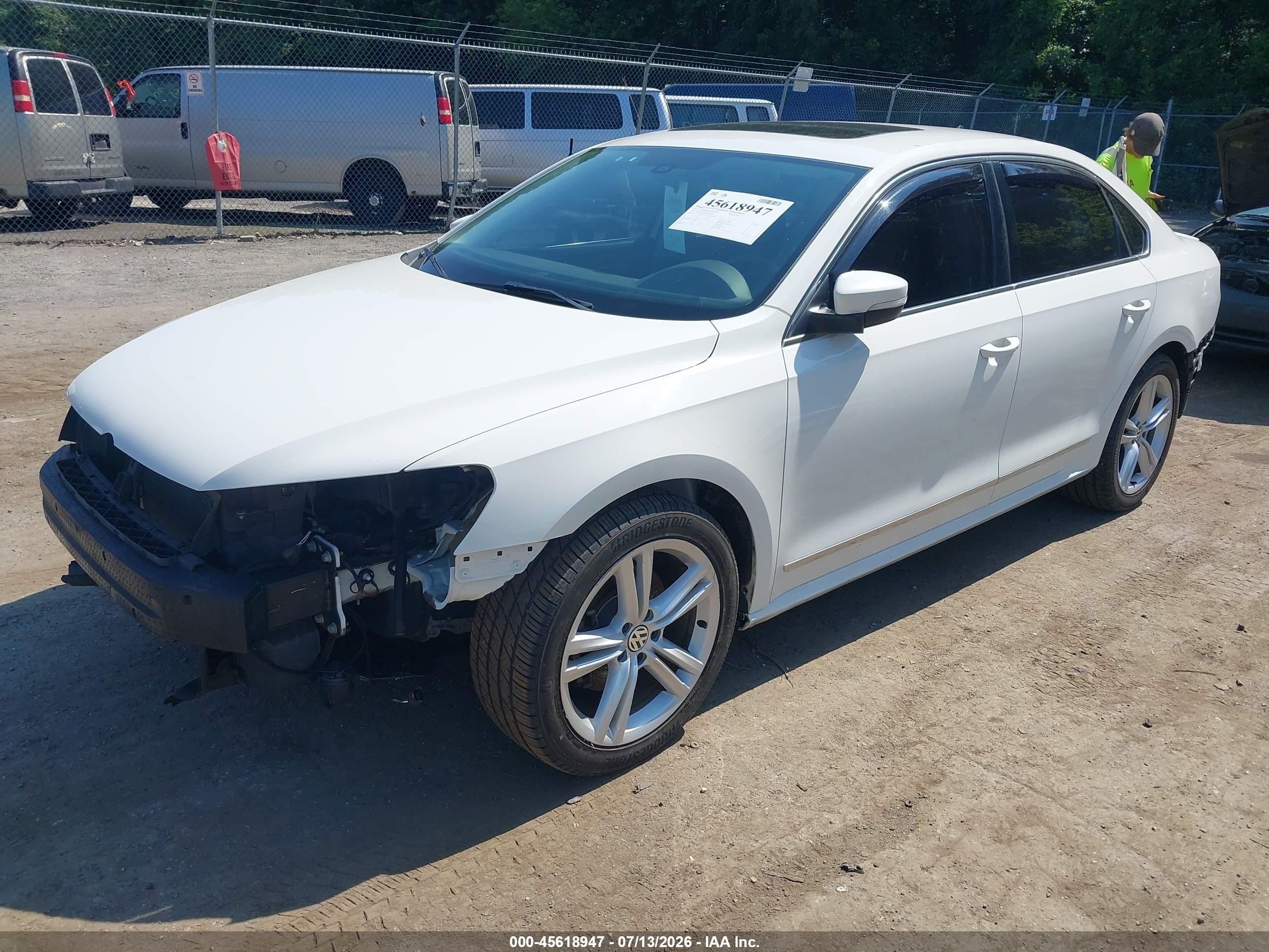 2013 Volkswagen Passat 2.0l Tdi Sel Premium White vin: 1VWCN7A30DC138445
