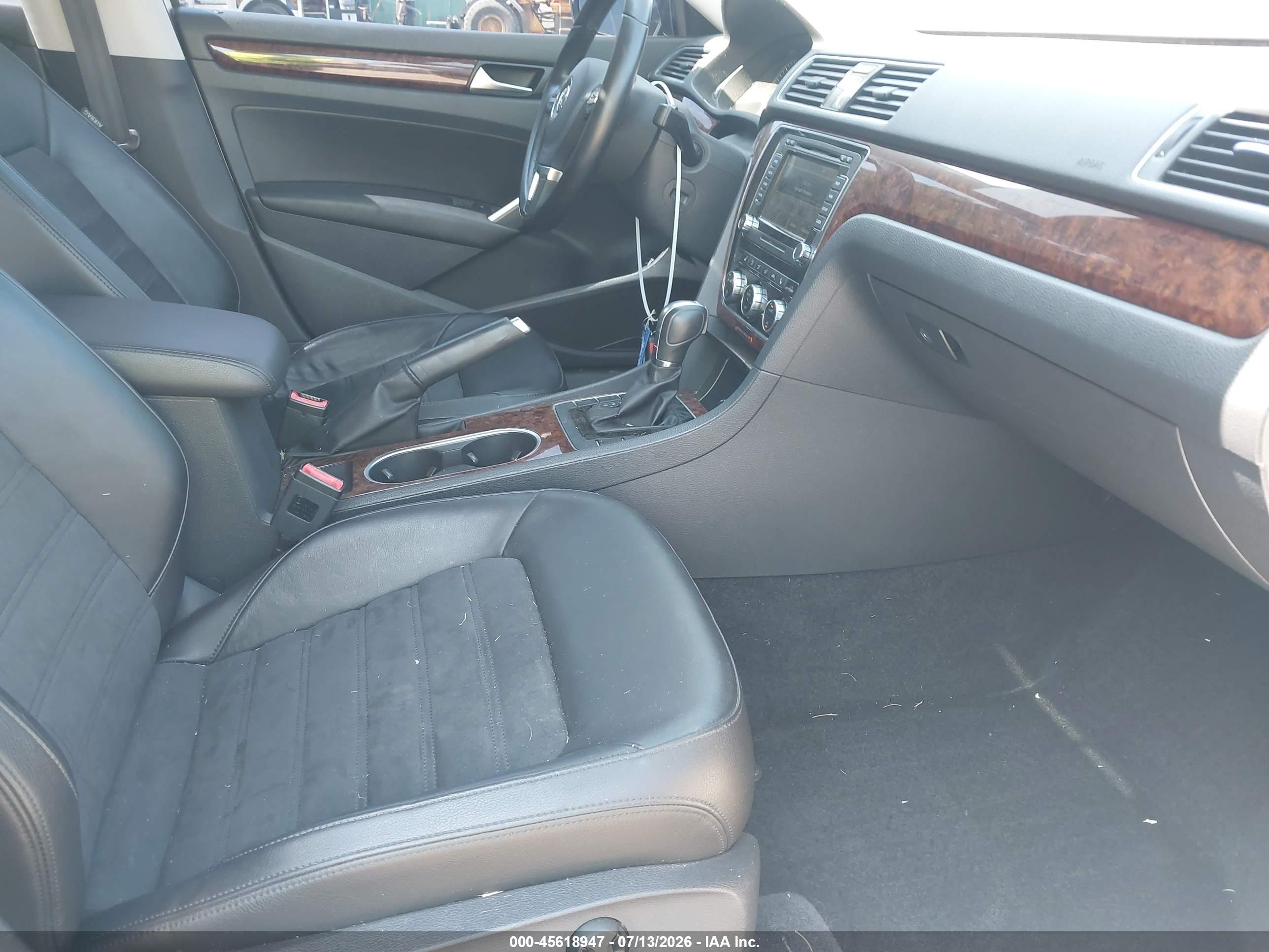 2013 Volkswagen Passat 2.0l Tdi Sel Premium White vin: 1VWCN7A30DC138445